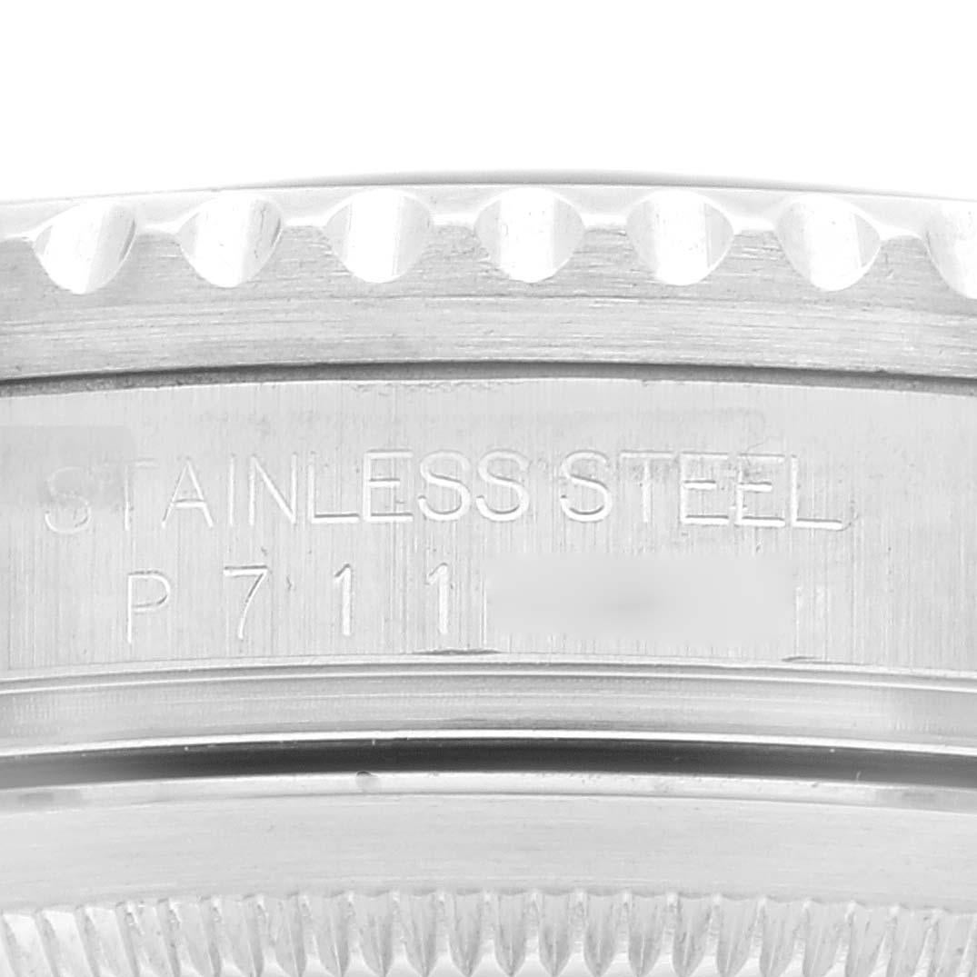 Rolex GMT Master II Blue Red Pepsi Bezel Steel Mens Watch 16710 Box Papers. Mouvement automatique à remontage automatique, officiellement certifié chronomètre. Boîtier en acier inoxydable de 40 mm de diamètre. Logo Rolex sur une couronne. Lunette