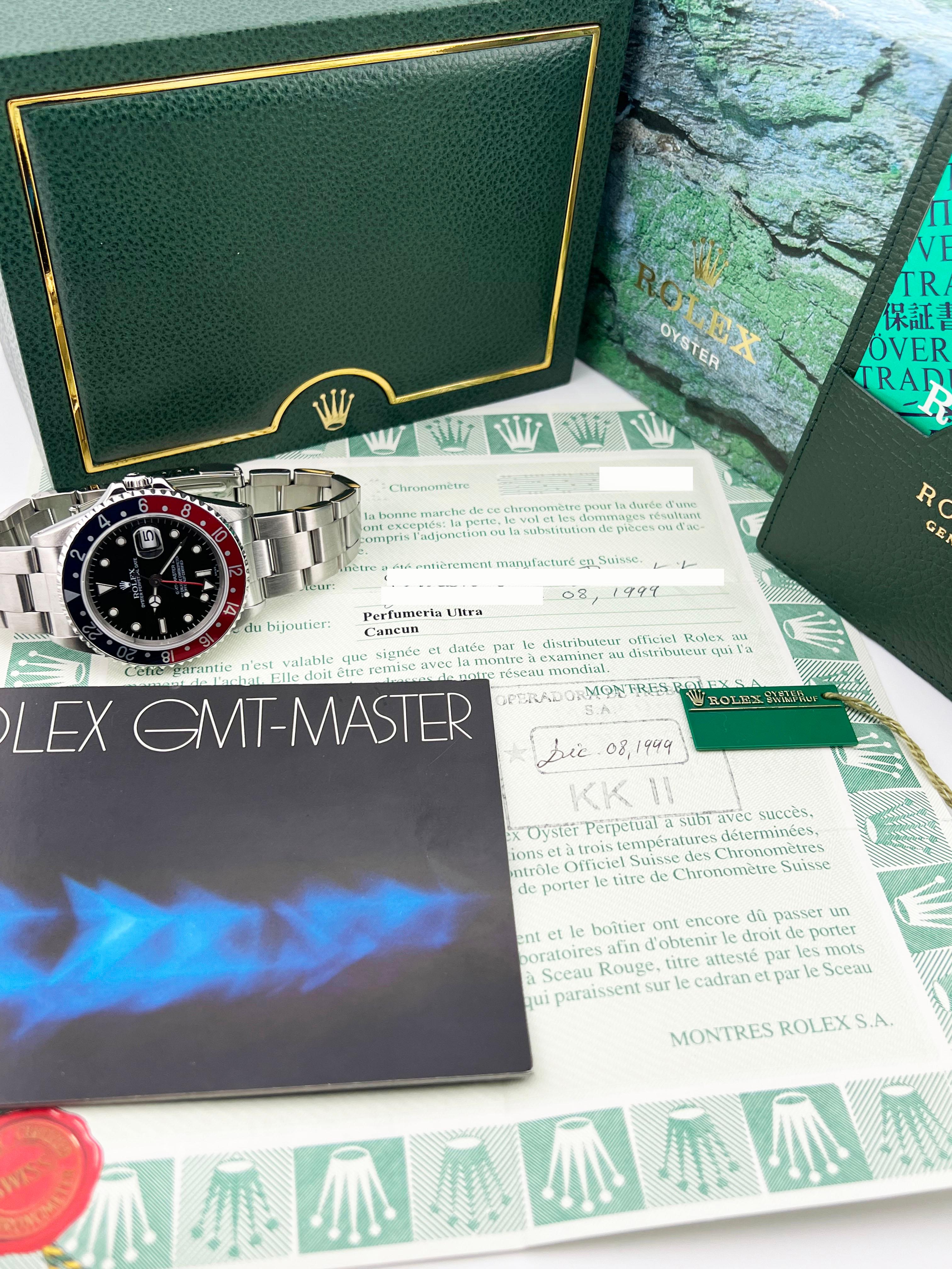Rolex GMT Master II Pepsi 16710 Red & Blue Bezel Stainless Steel Box Paper 40mm In Excellent Condition In San Diego, CA