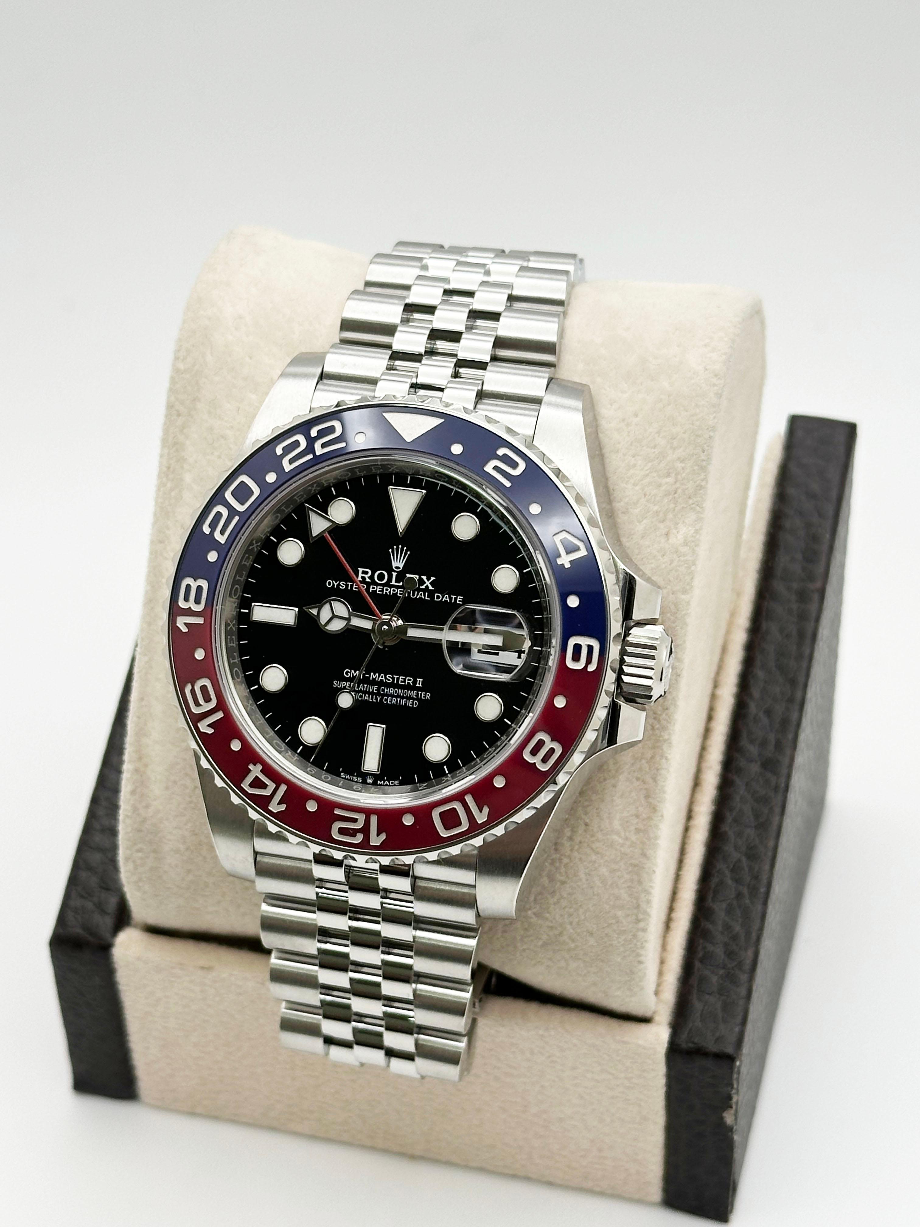 Rolex GMT Master II Pepsi Ceramic 126710BLRO Boîte de célébration en acier inoxydable 2018 Excellent état à San Diego, CA
