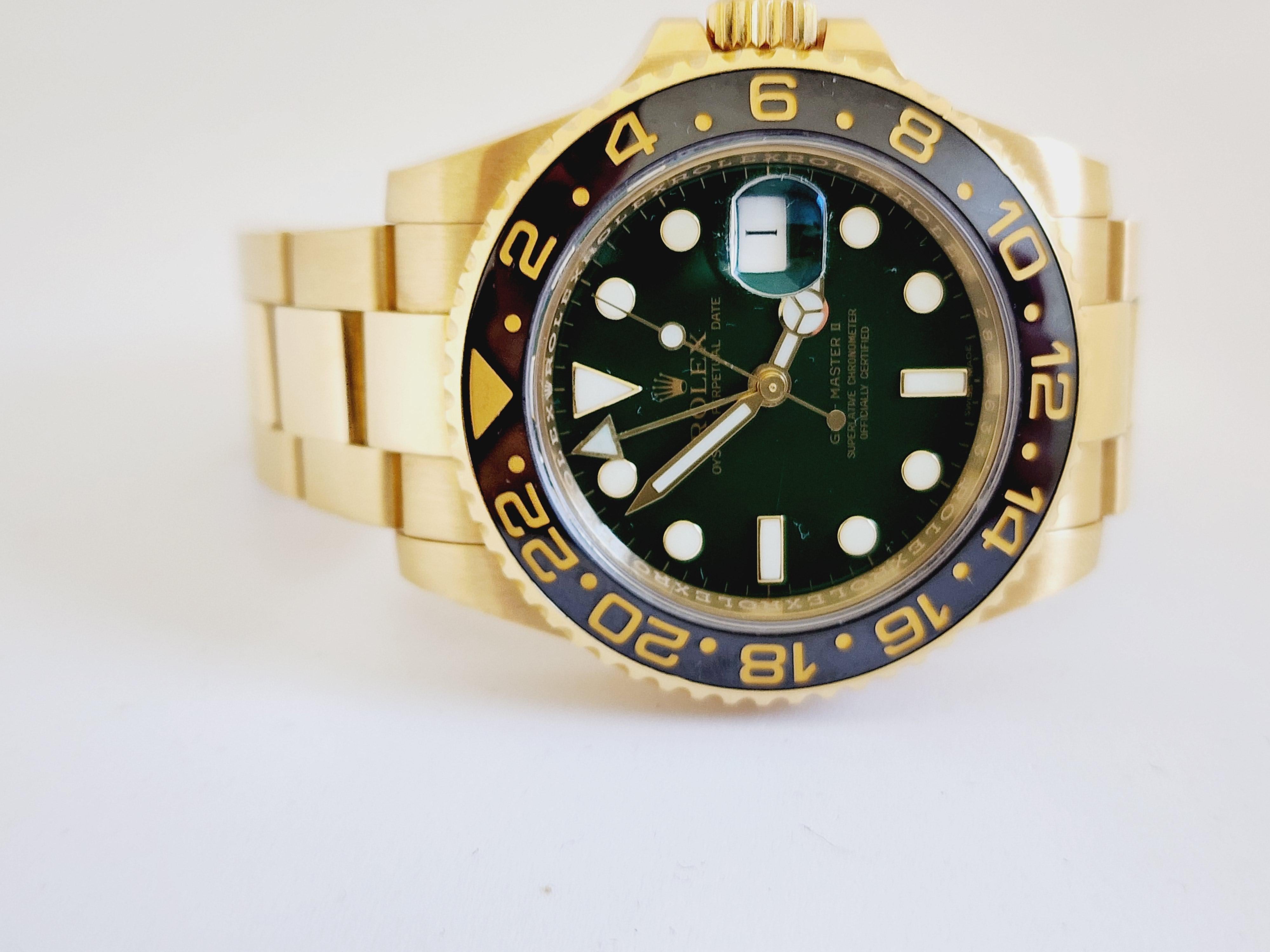 18k yellow gold case with a 18k yellow gold rolex oyster bracelet. Bi-directional rotating, 18k yellow gold bezel. Green dial with yellow gold tone hands and luminous dots hour markers. Dial Tyle Analog. Luminescent hand and dial markers. Date