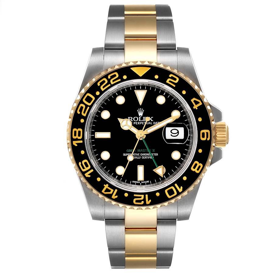 Rolex GMT Master II Gelbgold Stahl schwarzes Zifferblatt Herrenuhr 116713 Box Card. Offiziell zertifiziertes Chronometerwerk mit automatischem Aufzug. Gehäuse aus Edelstahl mit einem Durchmesser von 40 mm. Rolex Logo auf einer Krone. Bidirektionale