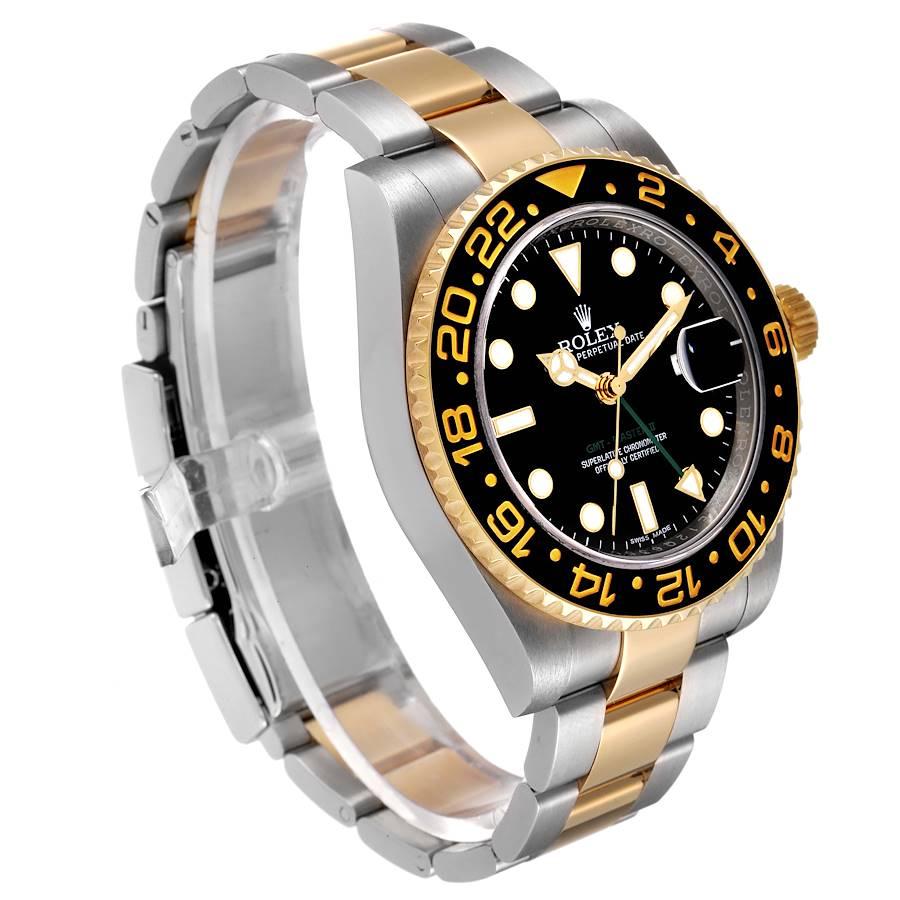 Rolex GMT Master II Herrenuhr aus Gelbgold mit schwarzem Zifferblatt 116713 Boxkarte im Zustand „Hervorragend“ im Angebot in Atlanta, GA