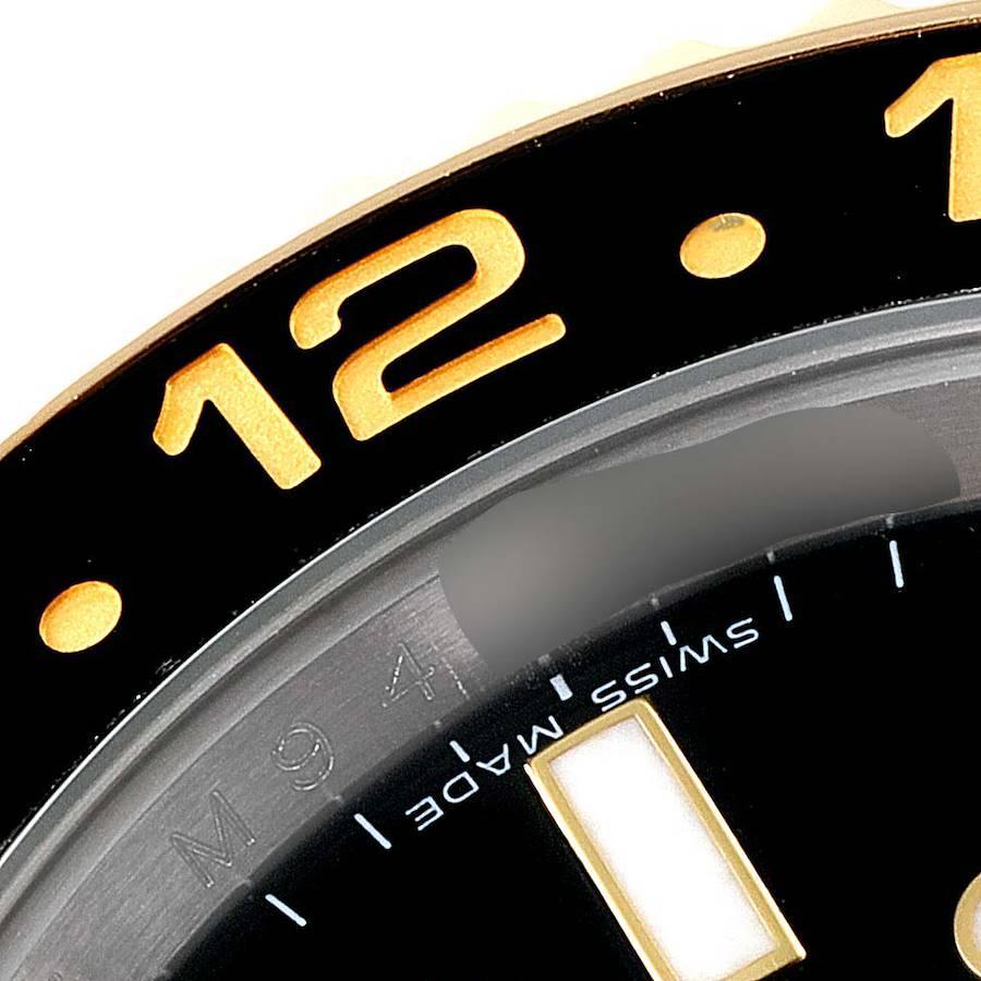 Rolex Montre GMT Master II en or jaune et acier avec cadran noir, pour hommes 116713, avec carte boîte Excellent état - En vente à Atlanta, GA