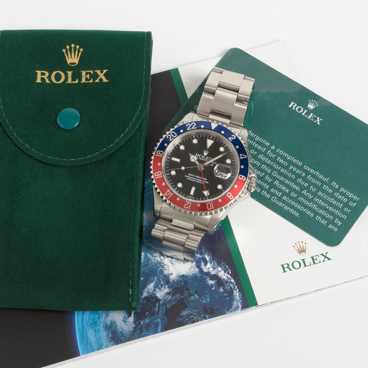 Our classic and neo vintage transitional Rolex GMT Master, reference 16700, with 40mm stainless steel case and stainless steel Oyster bracelet with flip lock clasp, is presented in excellent condition, with a little stretch got the bracelet, to be