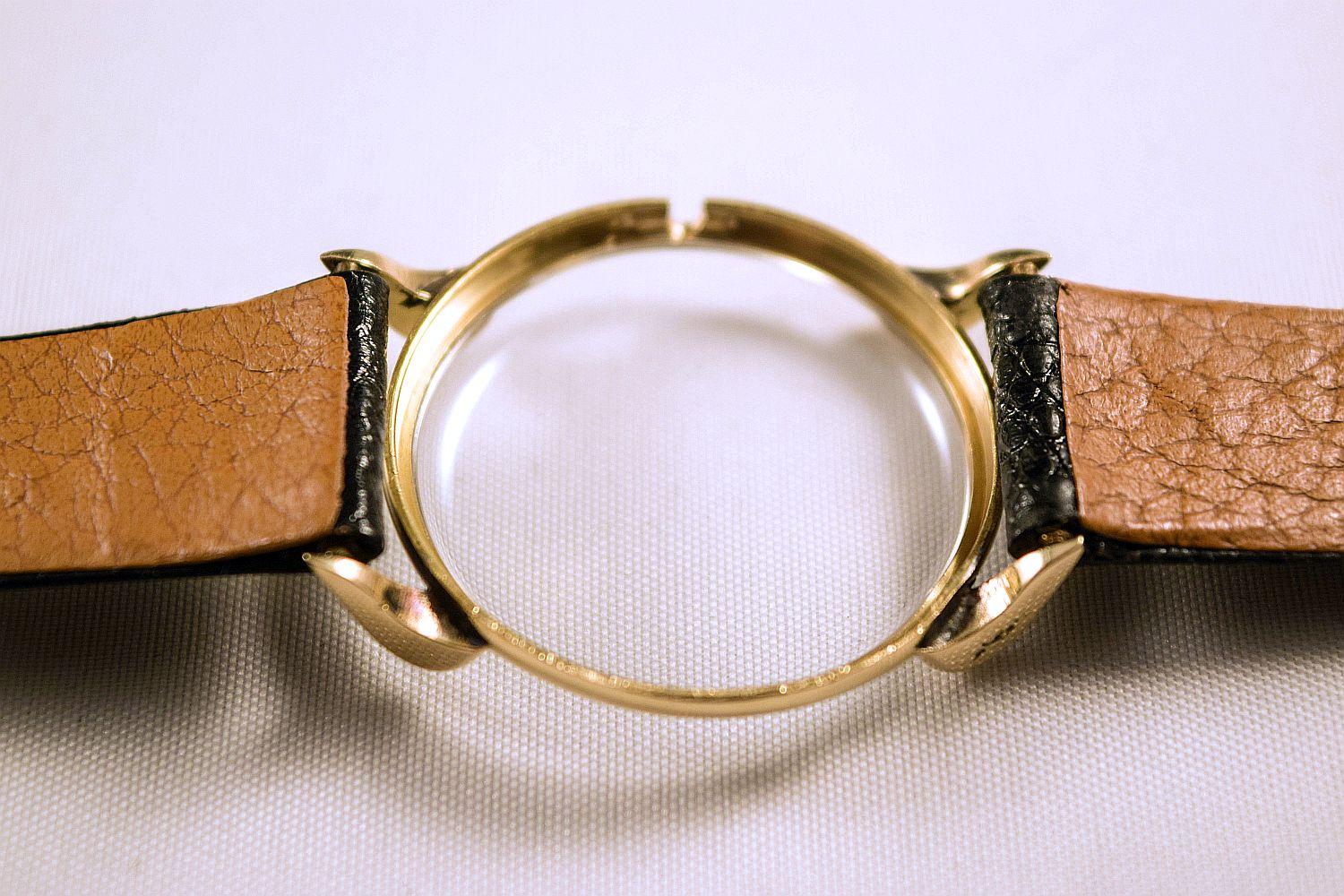 Rolex Important and extremely rare solid 18 k gold cased vintage watch For Sale 9