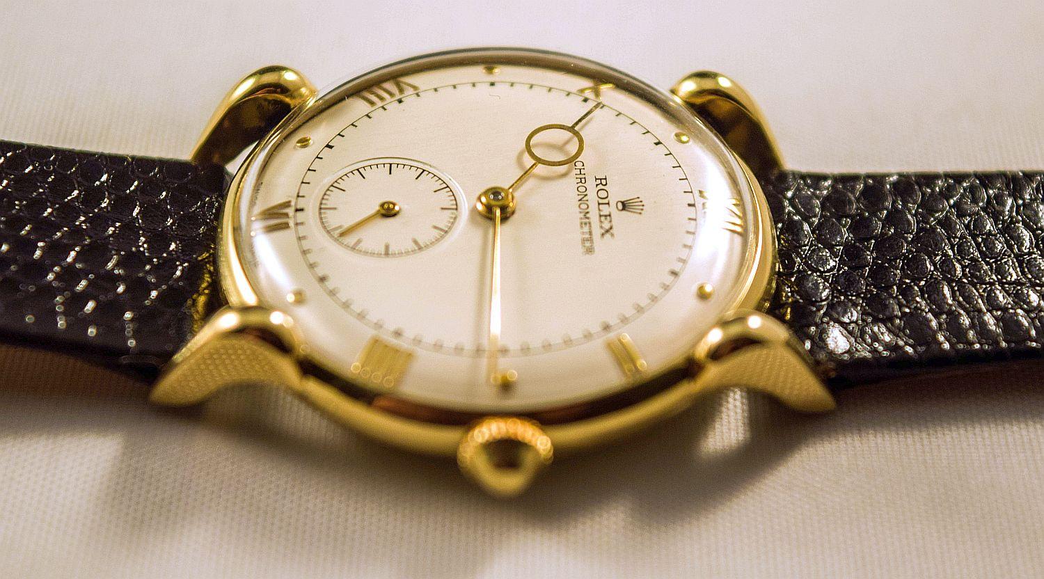 Rolex Important and extremely rare solid 18 k gold cased vintage watch In Good Condition For Sale In London, GB