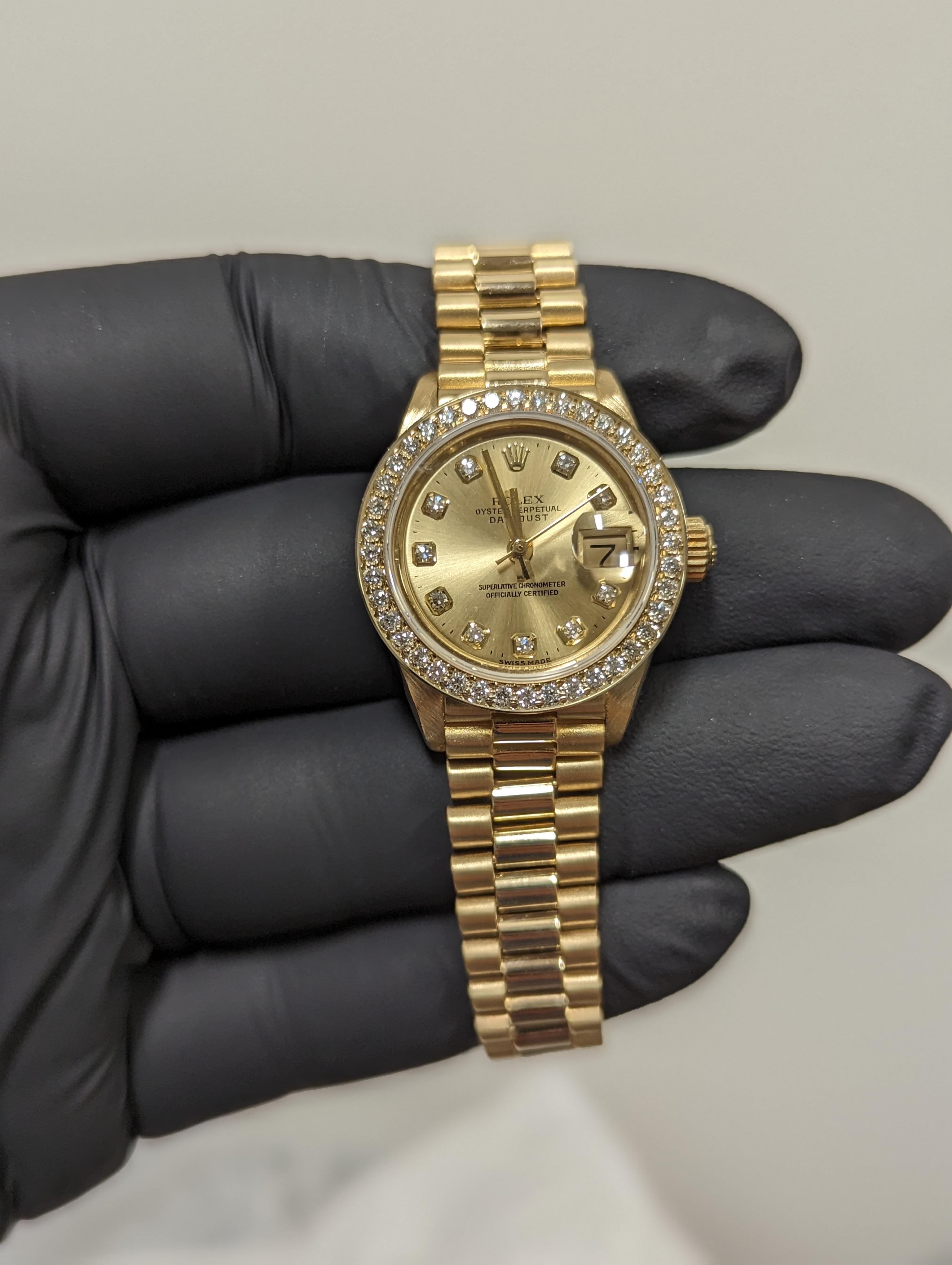 SKU 6917-YG-CHM-DIA-PRES


Brand/Model:        Rolex President 
Model Number:        6917
Style:        Ladies
Case Size:        26 mm
Material:        18K Yellow Gold 
Dial:        Original Rolex Champagne Diamond Dial 
Bezel:        Custom 1ct
