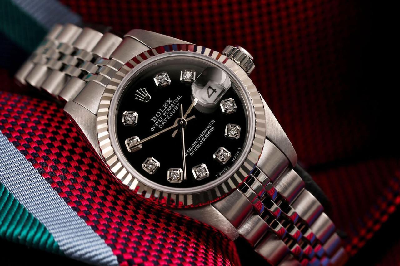 Taille ronde Rolex Ladies Datejust Montre-bracelet en acier inoxydable à cadran noir et bracelet jubilé en vente