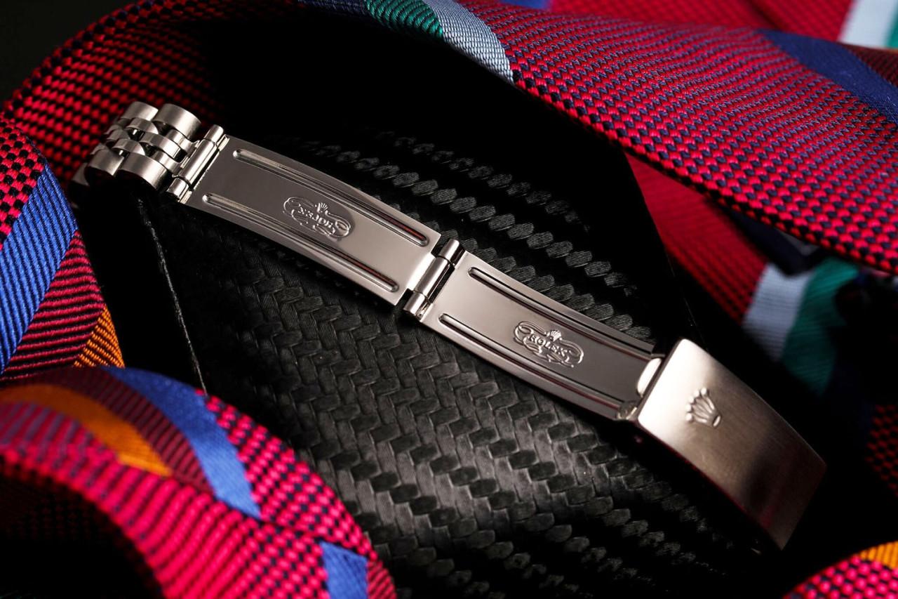 Rolex Ladies Datejust Montre-bracelet en acier inoxydable à cadran noir et bracelet jubilé en vente 1
