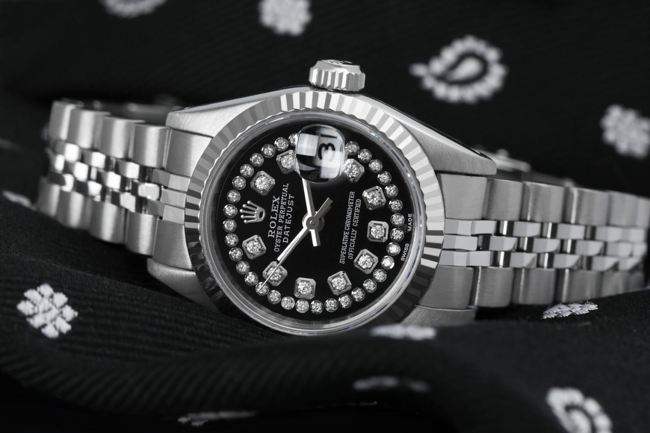 Dames Rolex 26mm Datejust 69160 Acier inoxydable Cadran couleur noir avec diamants Boucle déployante.

Cette montre est dans un état comme neuf. Elle a été polie, révisée et ne présente aucune rayure ou imperfection visible. Toutes nos montres
