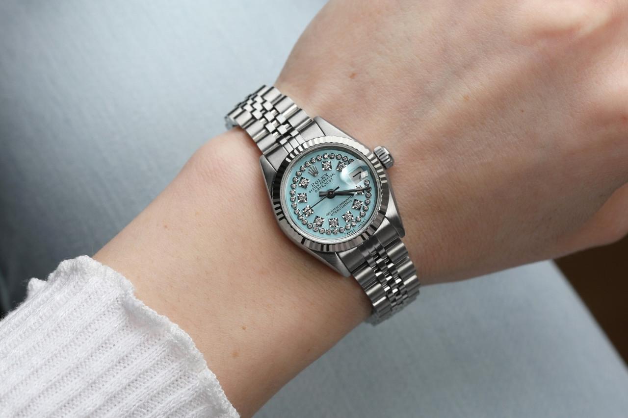 Rolex Montre Datejust en acier inoxydable avec cadran à corde bleu glace et diamants, pour femmes en vente 3