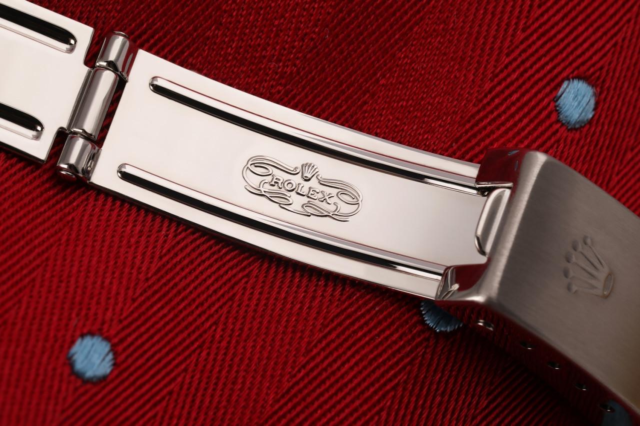 Rolex Montre Datejust 26 mm pour femme avec cadran rouge bicolore et cadran en diamant, 69173 Excellent état - En vente à New York, NY