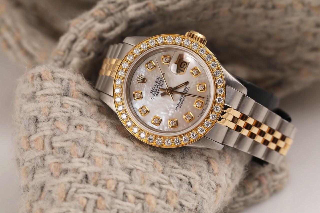 Ladies Rolex 26mm Datejust Vintage Diamond Bezel Two Tone White MOP Mother of Pearl Dial with Diamond Accent 69173.

This watch is in like new condition. It has been polished, serviced and has no visible scratches or blemishes. All our watches come