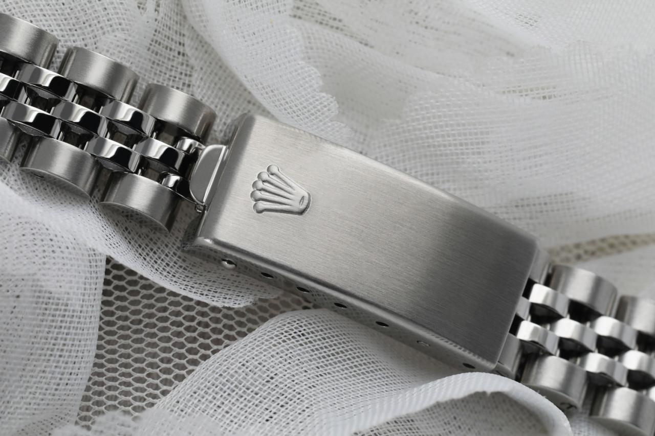 Reloj Rolex Datejust de señora con esfera blanca nacarada y detalles de diamantes en venta 2