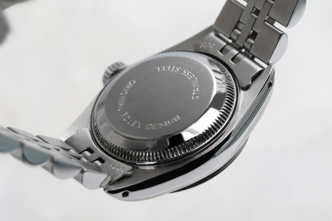 Reloj Rolex Datejust de señora con esfera blanca nacarada y detalles de diamantes en venta 3