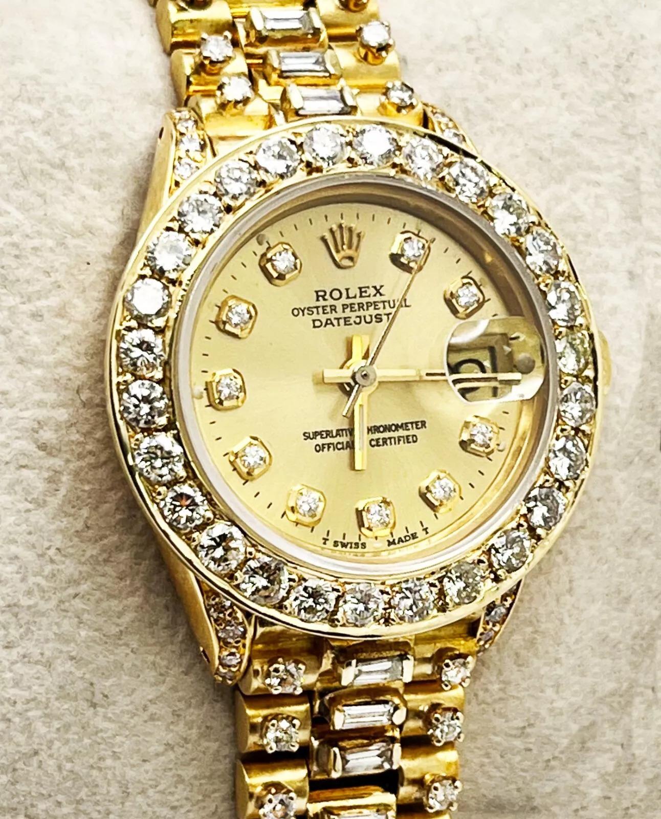 Stil Nummer: 6917



Seriennummer: 5561***



Jahr: 1978

 

Modell: Damen Präsidentin 

 

MATERIAL des Gehäuses: 18K Gelbgold

 

Band: Individuelles Diamantband

 

Lünette: Kundenspezifische Diamantlünette

 

Zifferblatt: Individuelles