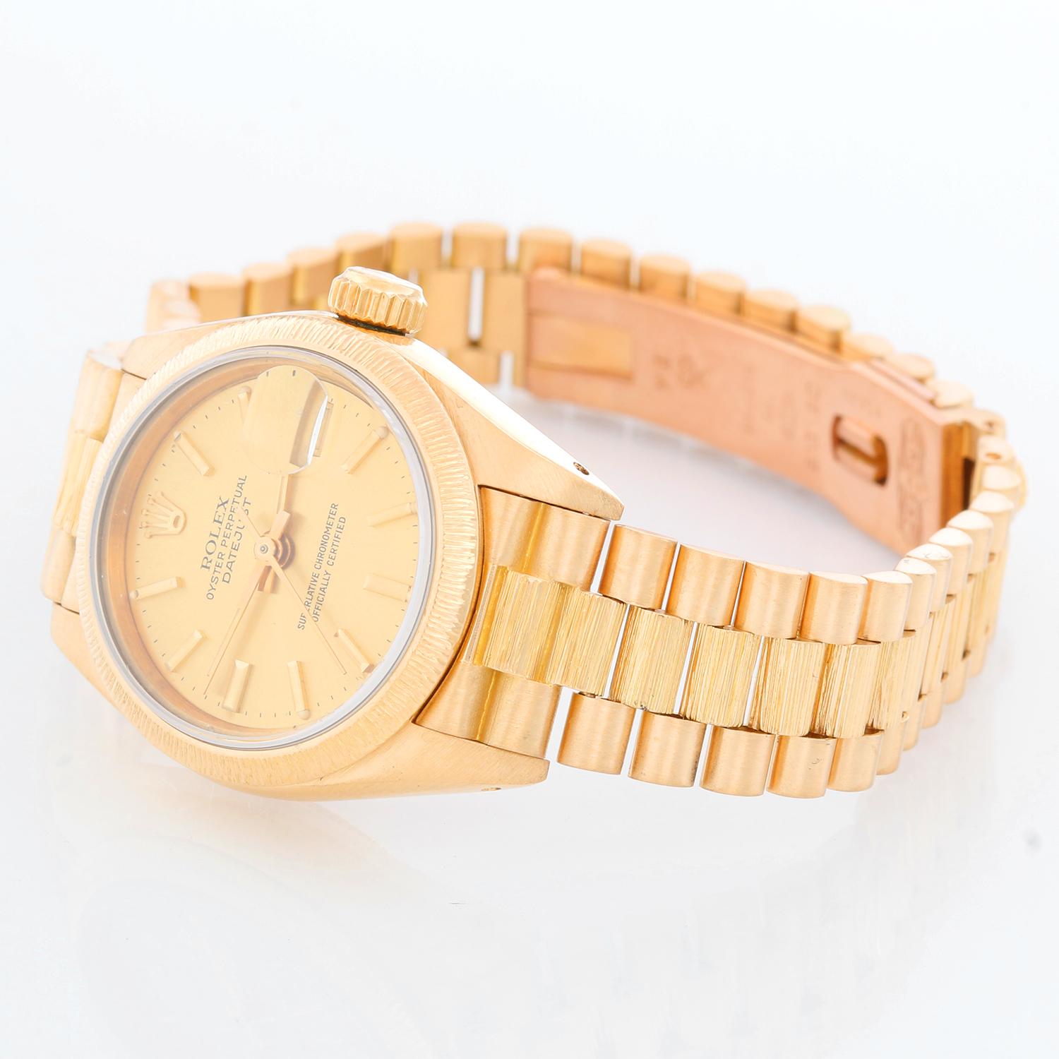 Rolex Ladies Bark President Gold Watch 69278 - Automatic winding, 29 jewels, Quickset, sapphire crystal. 18k yellow gold with bark bezel (26 mm). Champagne dial. 18k yellow gold hidden-clasp President bracelet with barked center links. Pre-owned