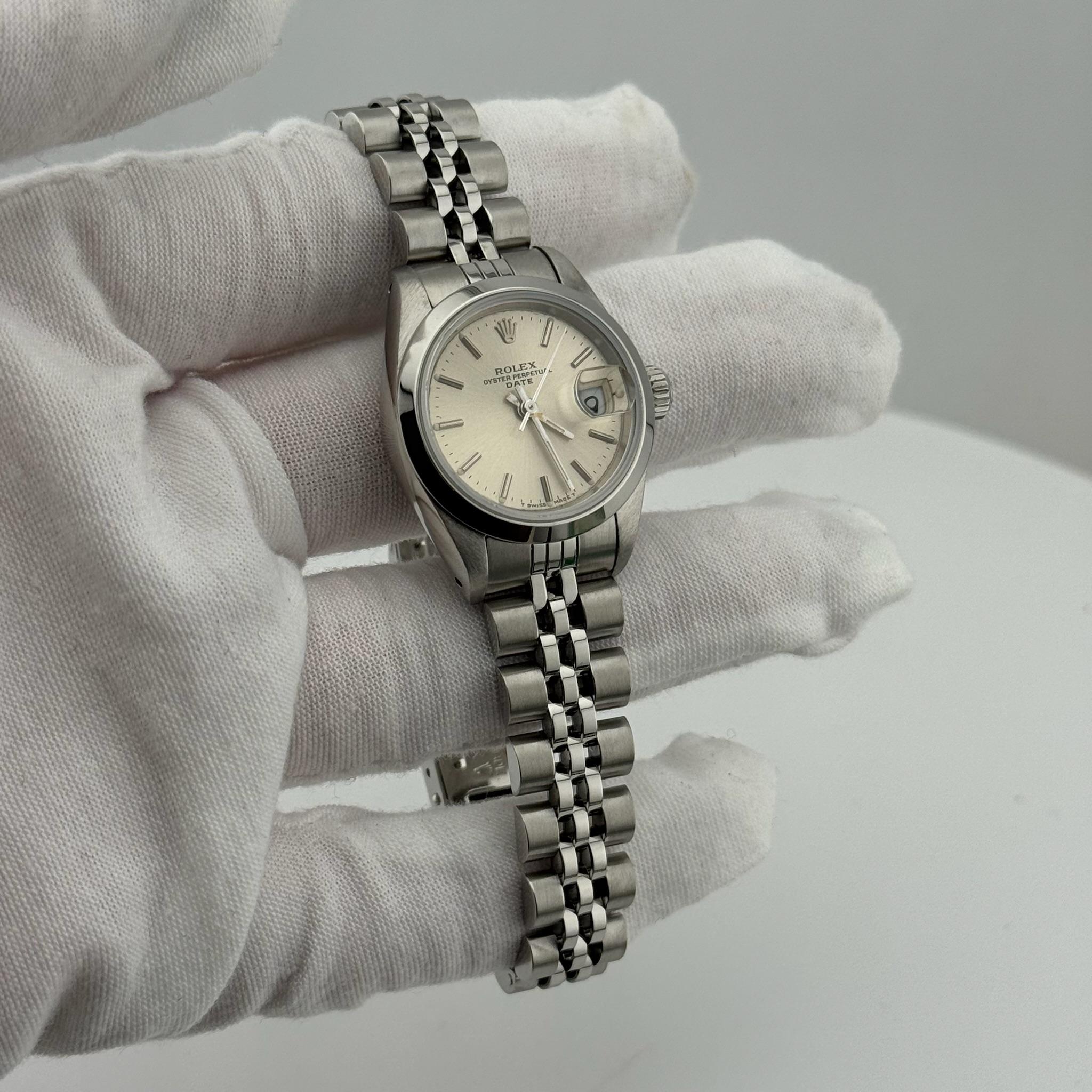 Rolex Donna Date 69160 26mm Quadrante Argento Acciaio Inox Scatola Carte di Servizio In condizioni ottime in vendita a San Diego, CA