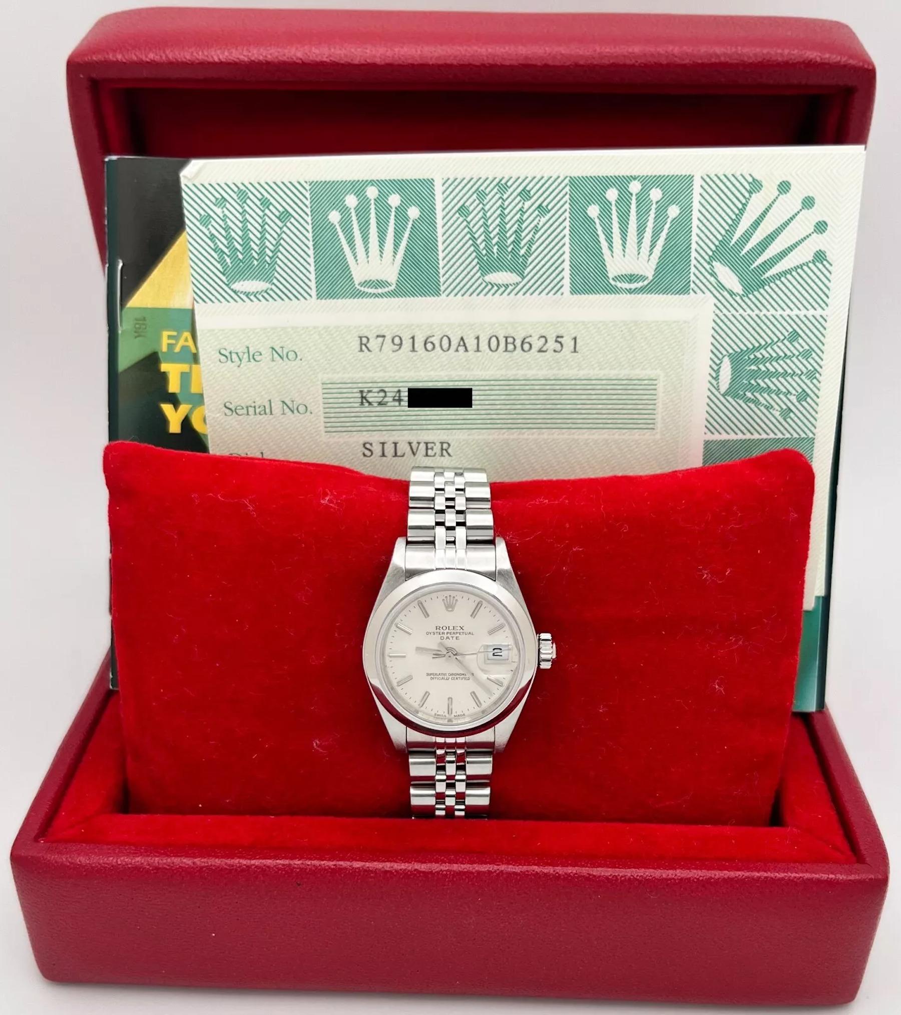 Stil Nummer: 79160

Seriennummer: K244***

Jahr: 2002

Modell: Ladies Date

MATERIAL des Gehäuses: Rostfreier Stahl

Band: Edelstahl-Jubiläumsband

Lünette: Edelstahl

Zifferblatt: Silber

Gesicht: Saphirglas

Gehäusegröße: 26mm

Enthält: 

-Rolex