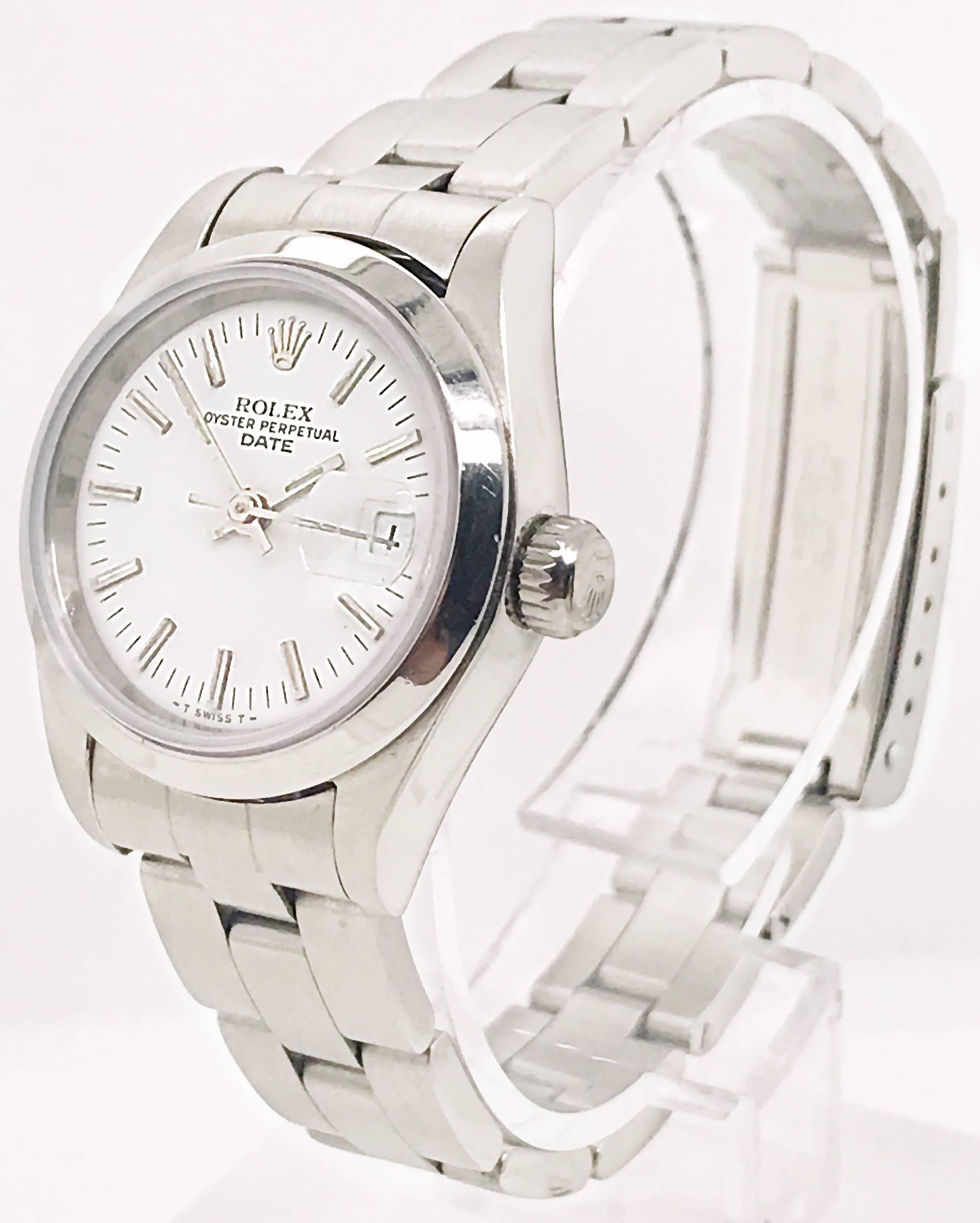 This lovely Rolex for ladies is crafted from stainless steel and features a white face for easy time recognition. Completed with an oyster bracelet with a smooth bezel this circa 1996 ladies Rolex is a classic design. 

This timepiece was recently