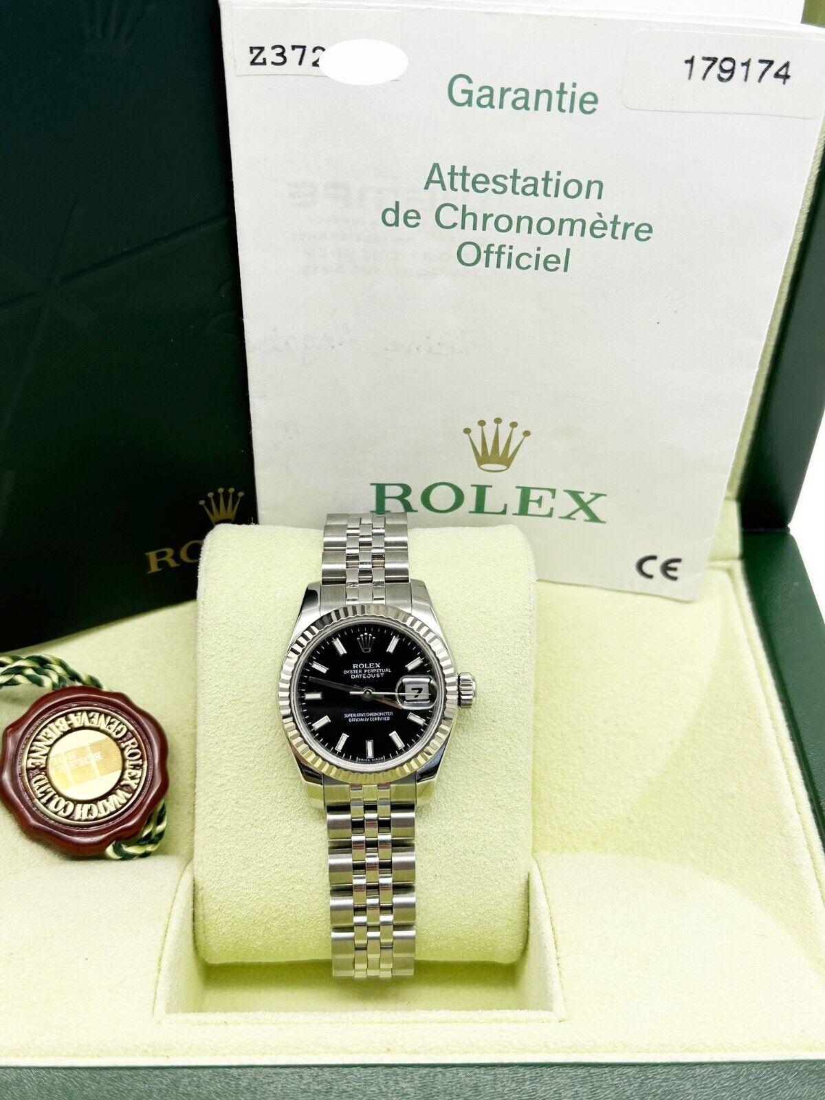 Stil Nummer: 179174
 
Seriennummer: Z372***

Jahr: 2007 

Modell: Damen Datejust  

MATERIAL des Gehäuses: Rostfreier Stahl  

Band: Rostfreier Stahl  

Lünette: 18K Weißgold  

Zifferblatt: Schwarz  

Gesicht: Saphirglas  

Gehäusegröße: 26mm 