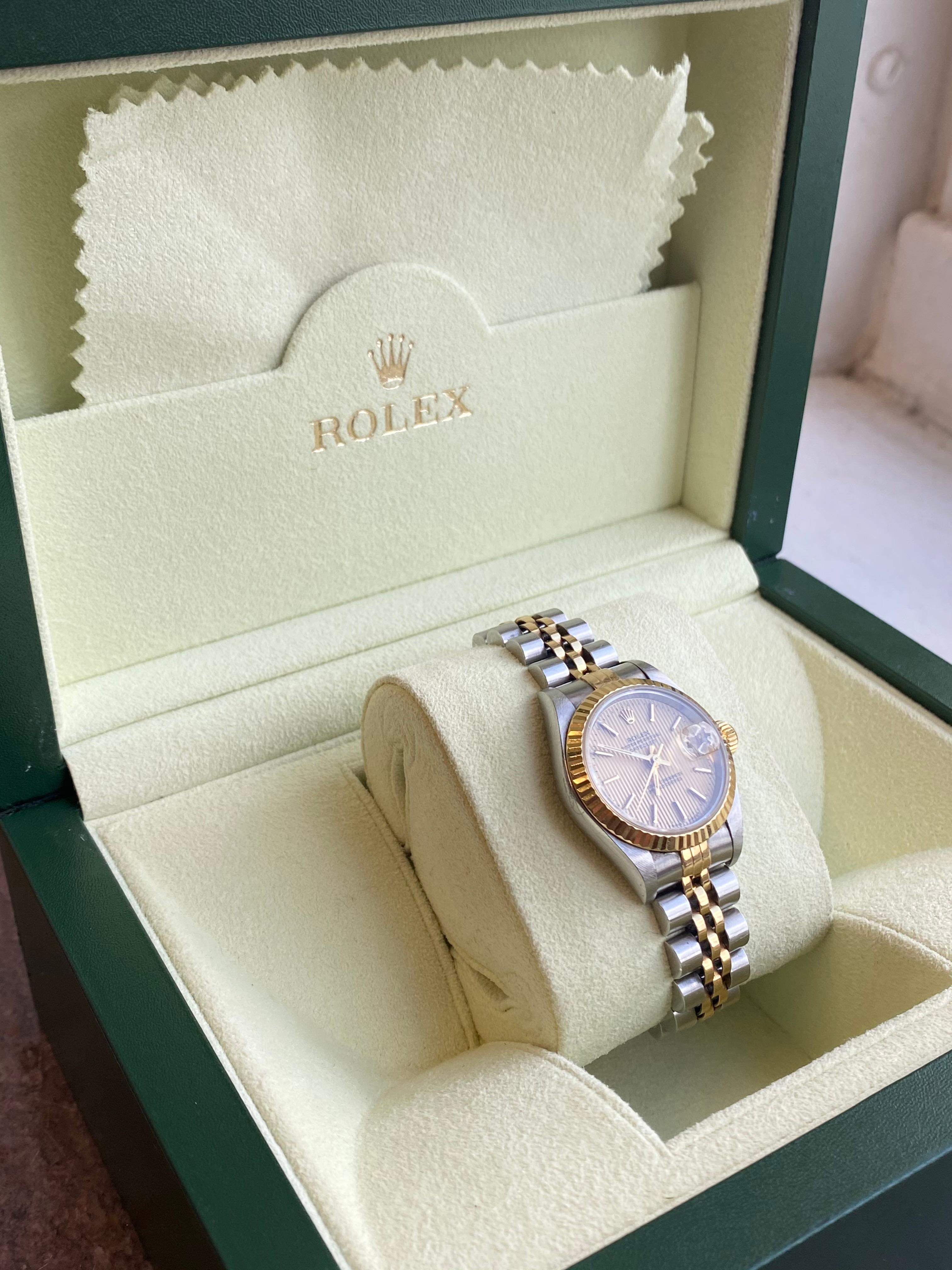 Rolex Damen DateJust Gold Zifferblatt mit zweifarbigem Jubiläumsband im Zustand „Hervorragend“ in Miami, FL