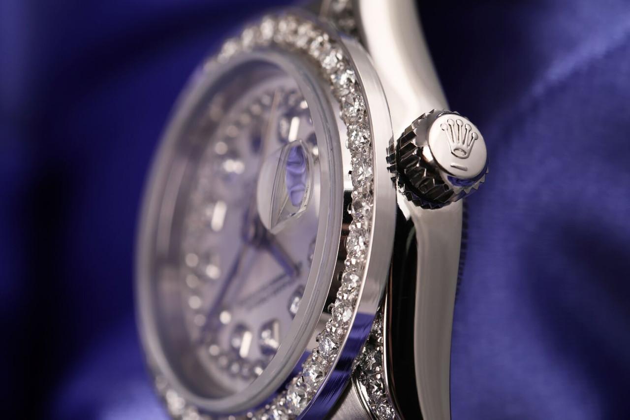 Rolex Damen Datejust 26mm Silber String S/S Oyster Perpetual Diamantuhr im Zustand „Hervorragend“ im Angebot in New York, NY