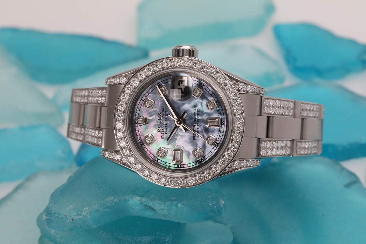 Damen Rolex Tahitian Pearl 8+2 TR 26mm Datejust S/S Oyster Perpetual Diamond Side + Lünette & Lugs 69160.

Diese Uhr ist in neuwertigem Zustand. Es wurde poliert, gewartet und hat keine sichtbaren Kratzer oder Flecken. Alle unsere Uhren werden mit