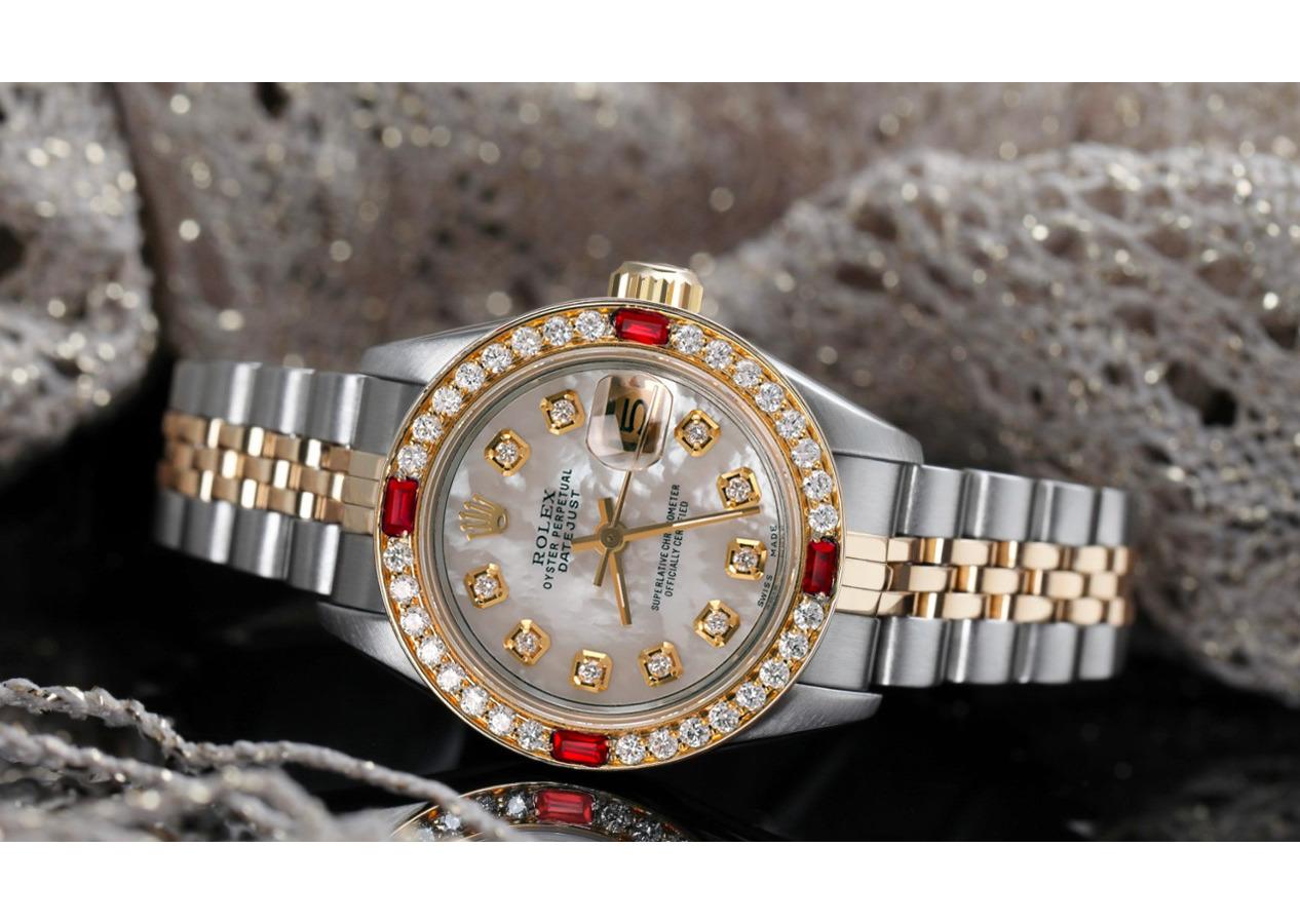 Rolex Montre Datejust en nacre blanche avec cadran en rubis et diamants pour femmes Excellent état - En vente à New York, NY