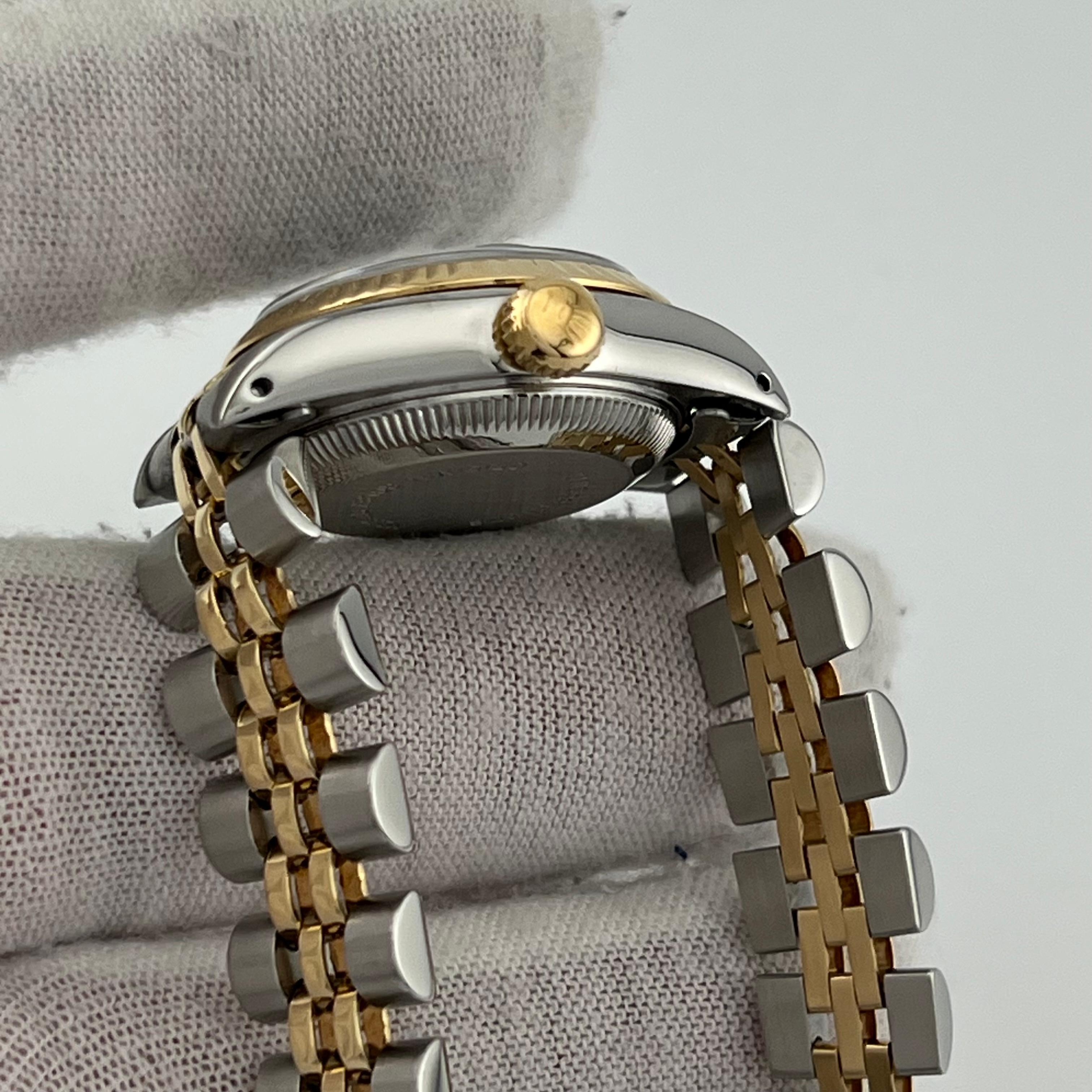 Rolex Ladies Datejust 69173 Esfera Tapiz Negro Oro Amarillo 18K Caja Acero Papel en Excelente Estado en San Diego, CA
