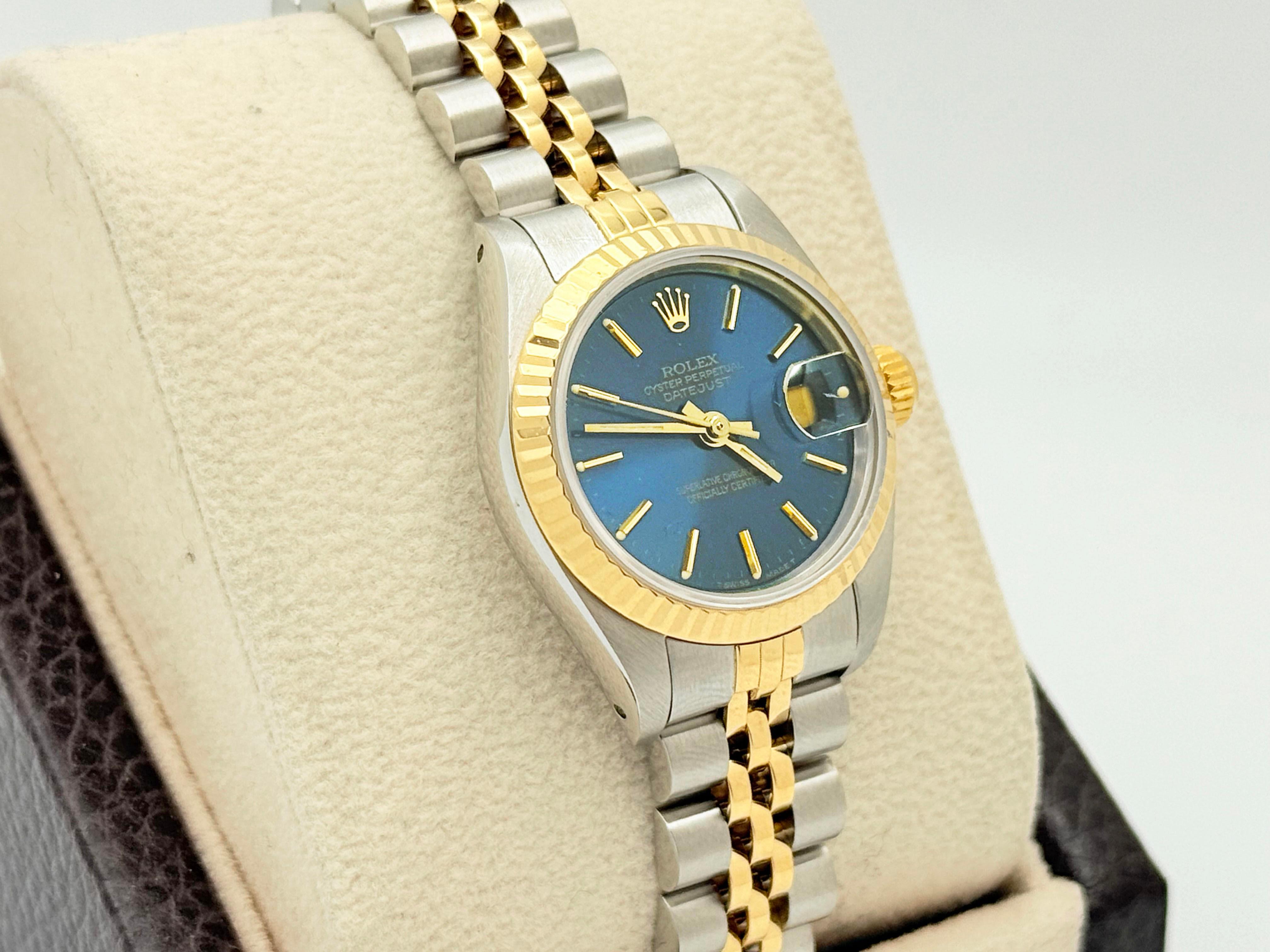 Rolex Ladies Datejust 69173 Esfera Azul Oro Amarillo 18K Acero Inoxidable 26mm en Excelente estado para la venta en San Diego, CA