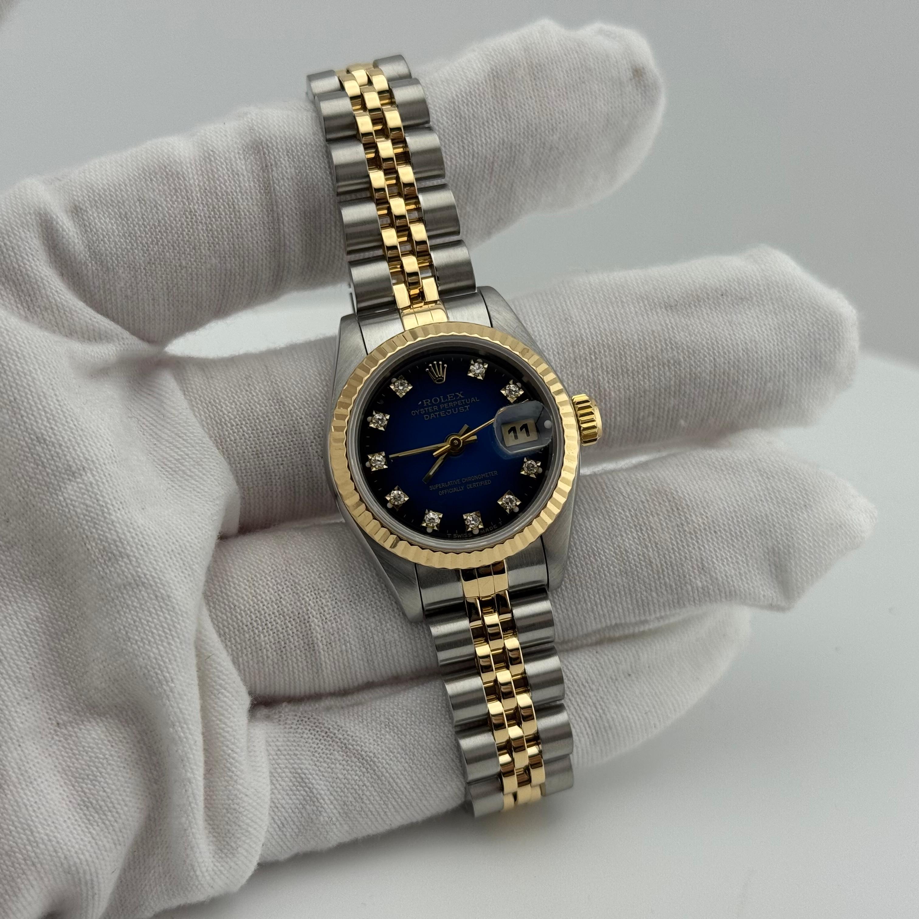 Rolex Ladies Datejust 69173 Esfera diamante viñeta azul Oro 18K Caja Papeles en Excelente estado para la venta en San Diego, CA