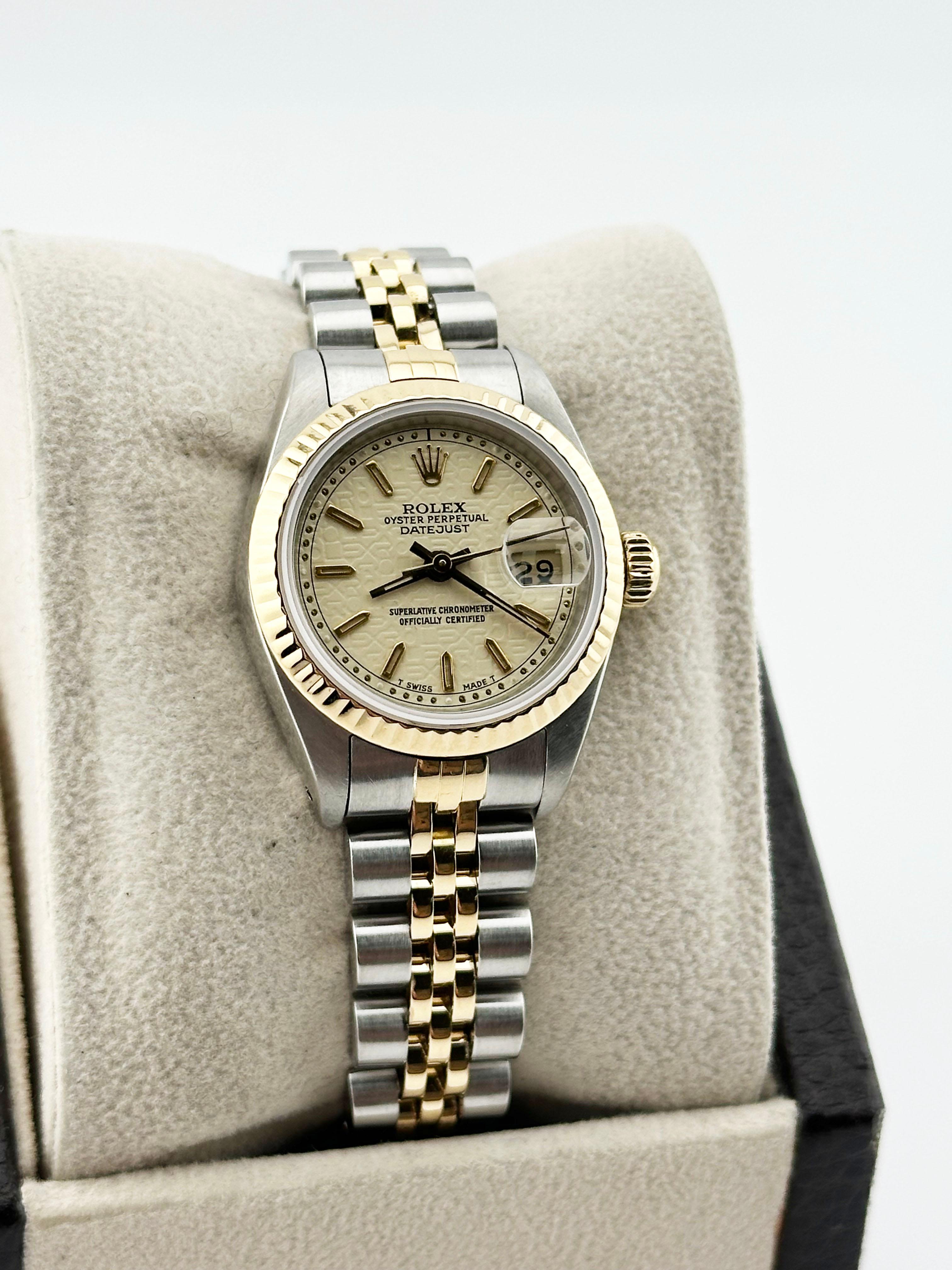 Rolex Damen Datejust 69173 Elfenbein Jubiläumszifferblatt 18K Gelbgold Edelstahl im Zustand „Hervorragend“ im Angebot in San Diego, CA