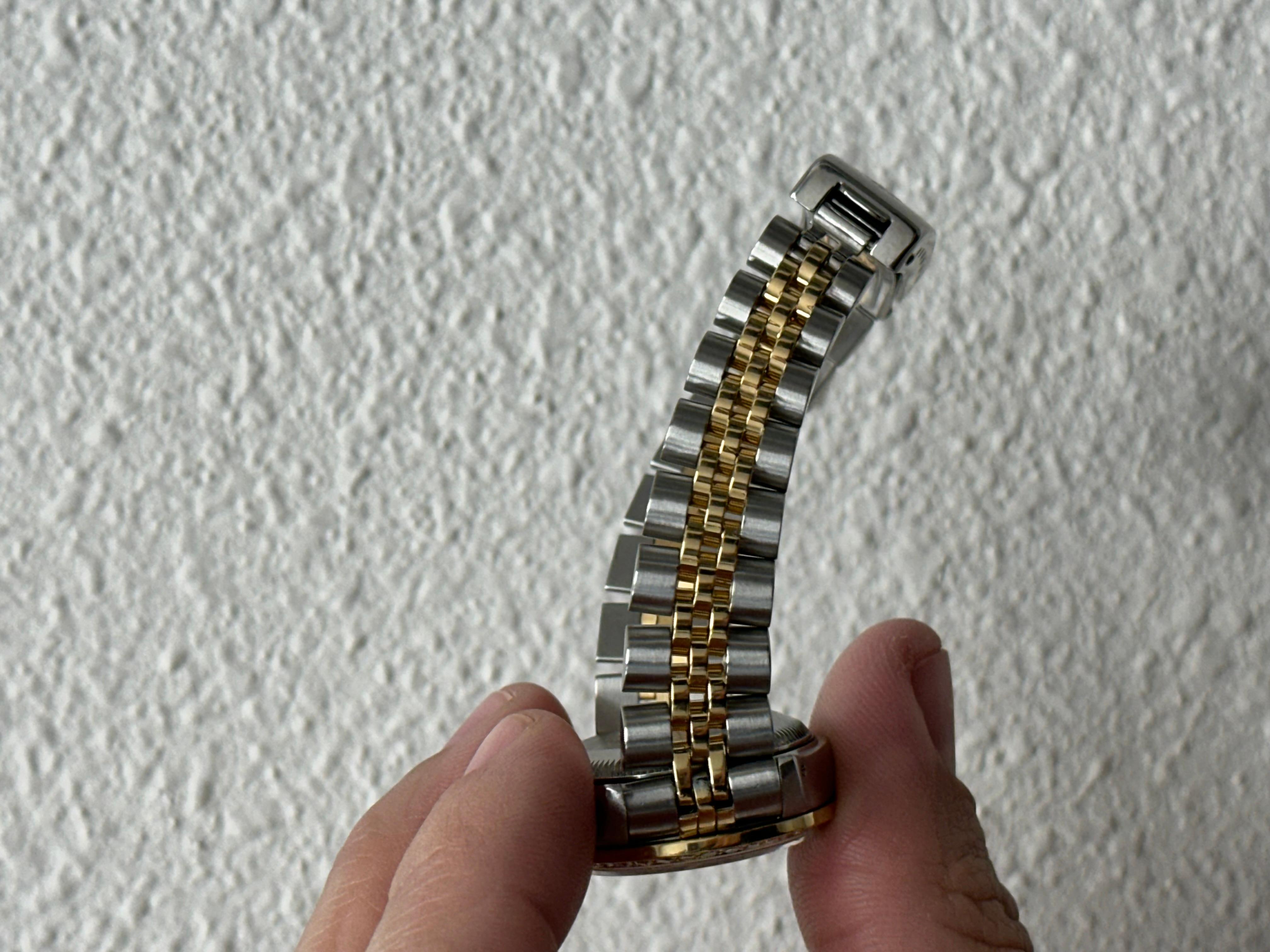 Rolex Ladies Datejust 69173 MOP Diamond Dial Bezel 18K Yellow Gold Steel 26mm In Excellent Condition In San Diego, CA