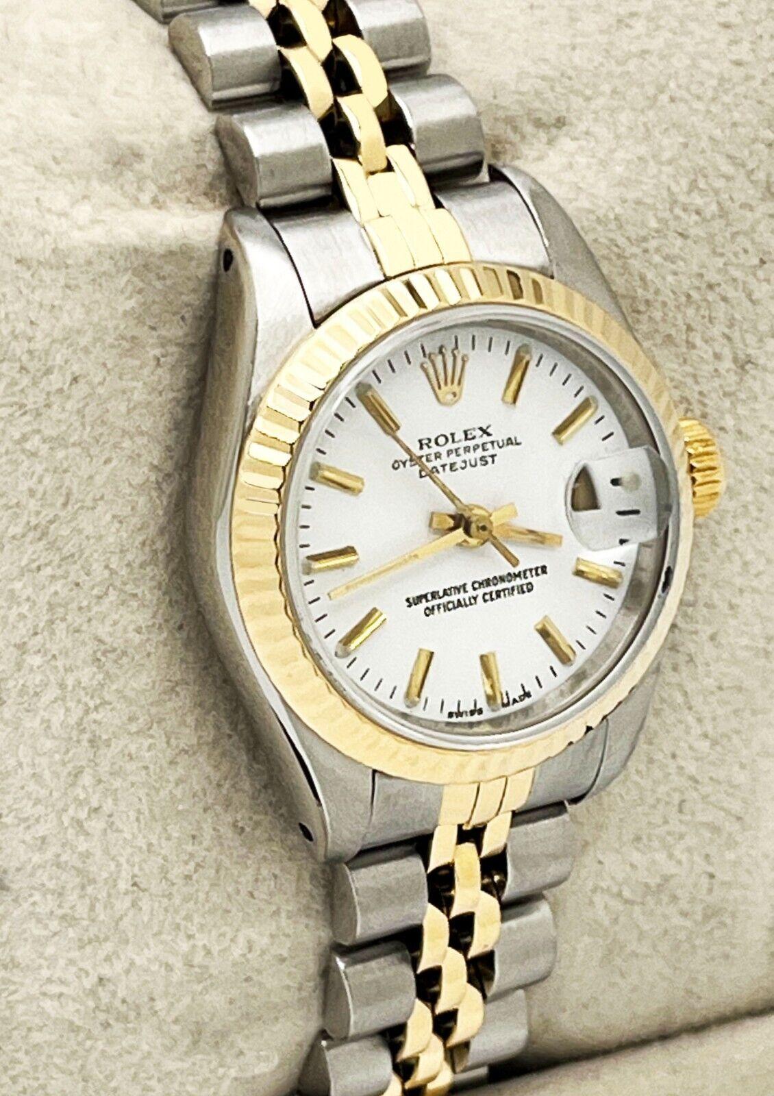 Número de estilo: 69173



De serie: 9236***



Año: 1986

 

Model No: Ladies Datejust

 

Material de la caja: Acero inoxidable

 

Pulsera: Oro amarillo de 18 quilates y acero inoxidable

 

Bisel: Oro amarillo de 18 quilates

 

Esfera: Blanca

