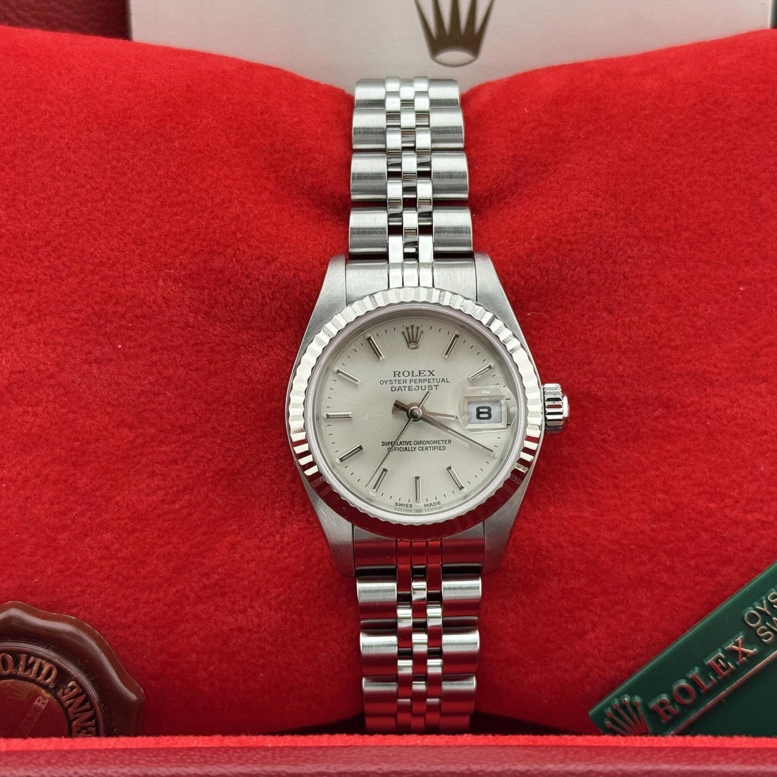 Rolex Ladies Datejust 79174 26mm 18k Gold Stainless Steel Silver Dial Box Papers Excellent état - En vente à San Diego, CA