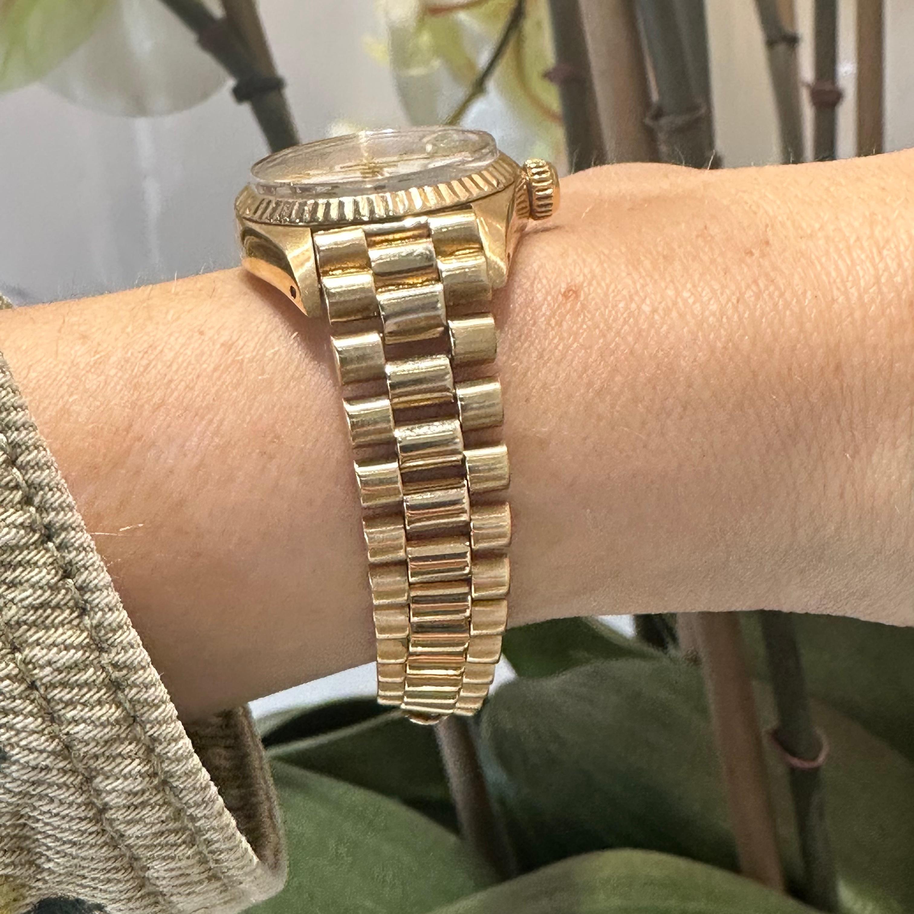 Damenuhr Datejust aus 18 Karat Gelbgold mit maßgefertigtem Armband 26 mm 2