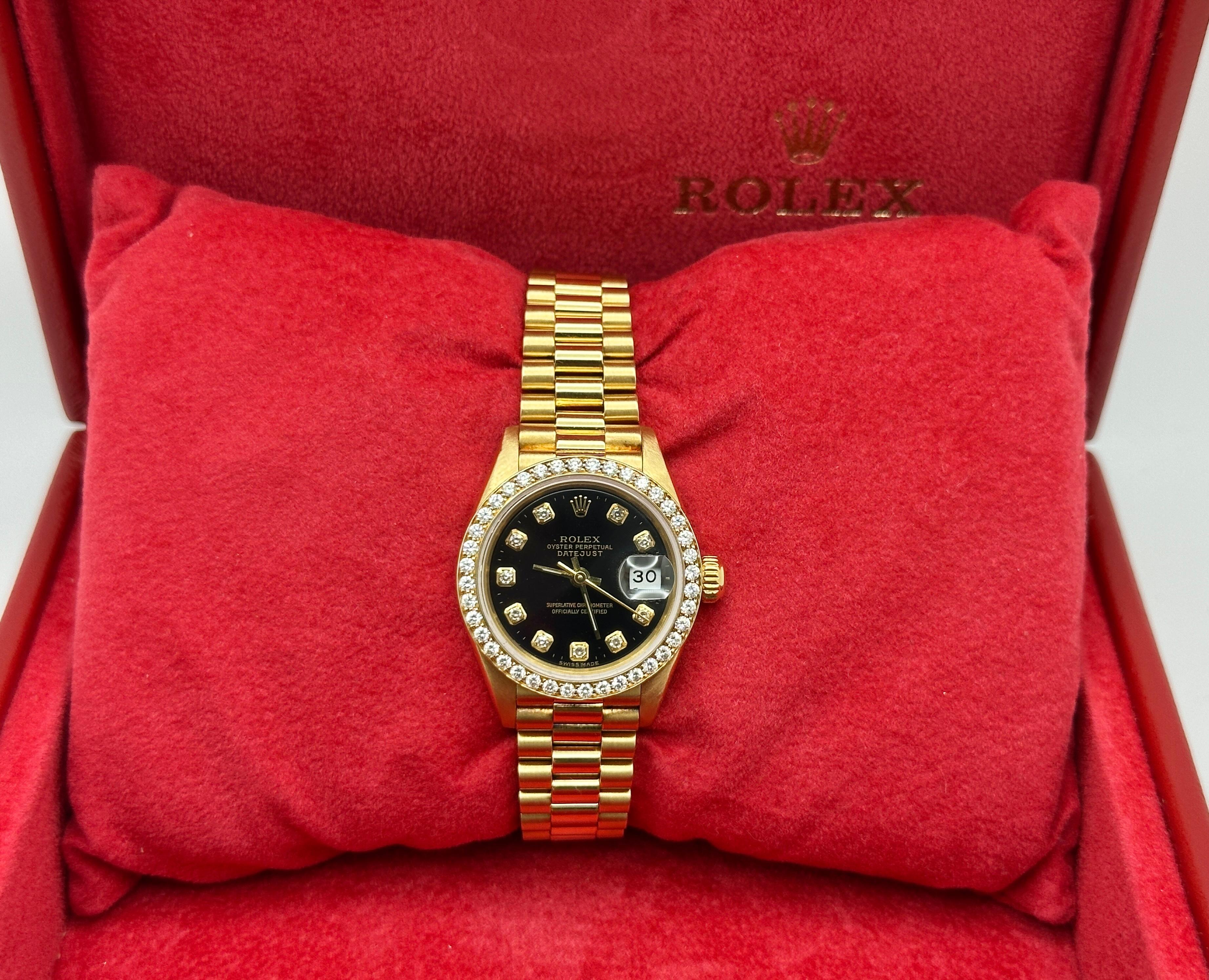 Stilnummer: 69178



Seriennummer: R414***



Jahr: 1987

 

Modell: Rolex Ladies President Datejust

 

MATERIAL des Gehäuses: 18K Gelbgold

 

Band: 18K Gelbgold

   

Lünette: 18K Gelbgold

  

Zifferblatt: Factory Black Diamond Zifferblatt

