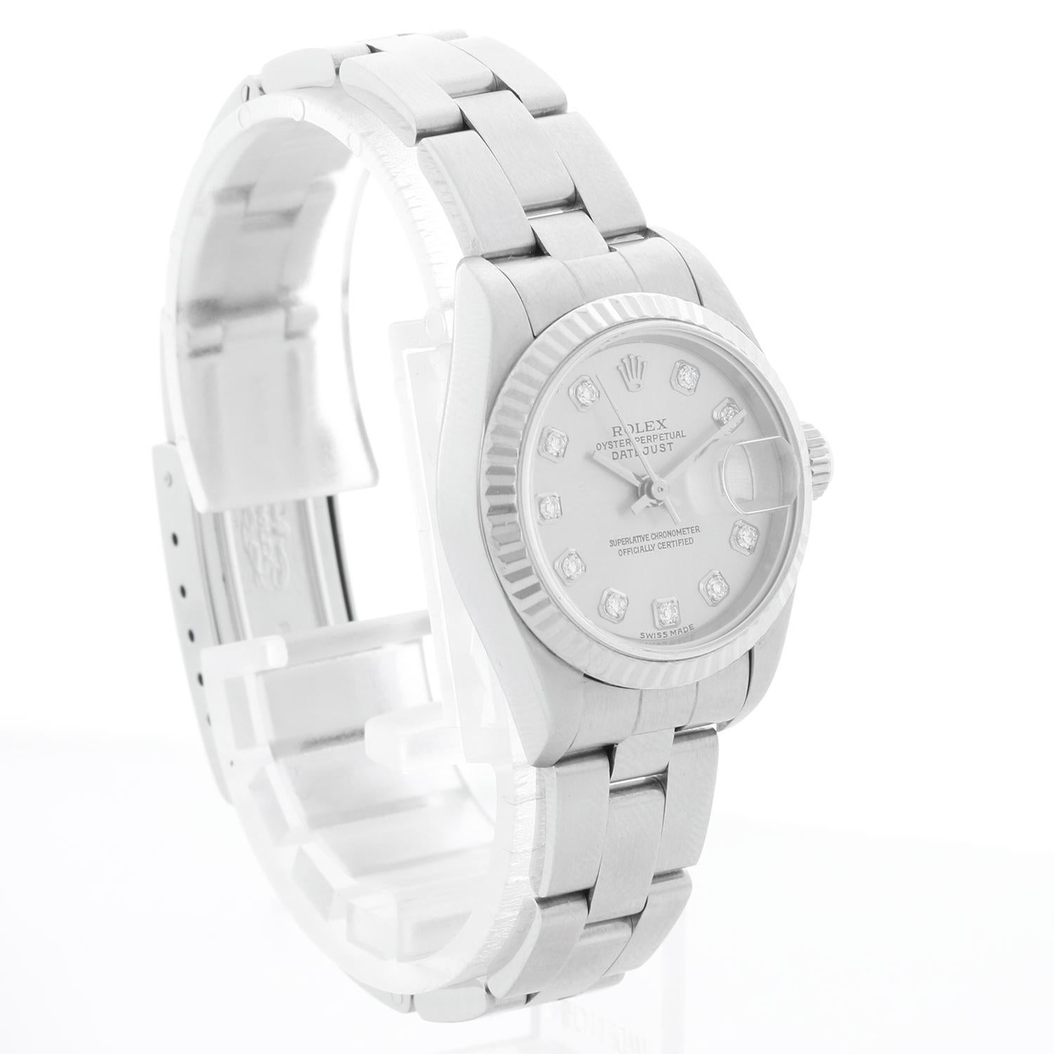 Rolex Datejust Donna Orologio in Steele 79174 - Carica automatica. Cassa in acciaio inossidabile con lunetta scanalata in oro bianco 18 carati (diametro 26 mm). Quadrante con diamanti color argento. Bracciale Rolex oyster in acciaio inossidabile.