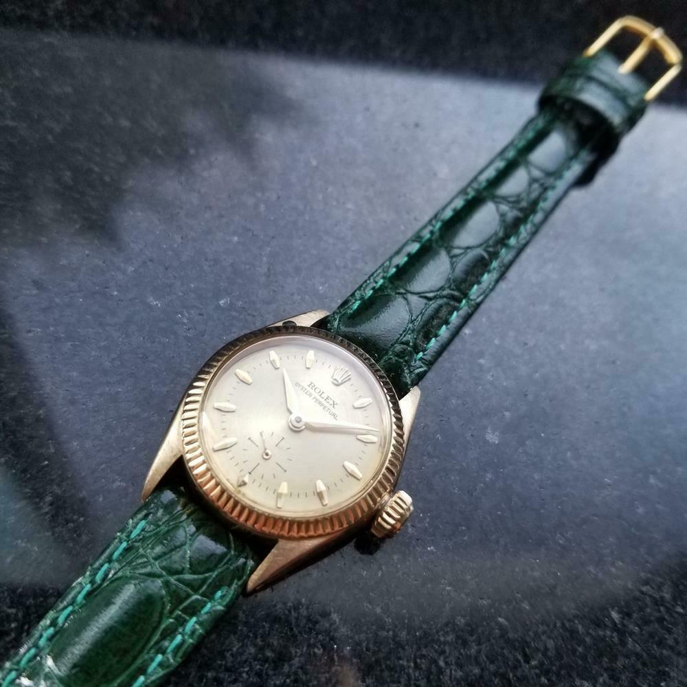 Rolex Ladies Luxurious 18k Gold Oyster Perpetual 6509 Automatic c.1950s LV865GRN In Excellent Condition In Beverly Hills, CA