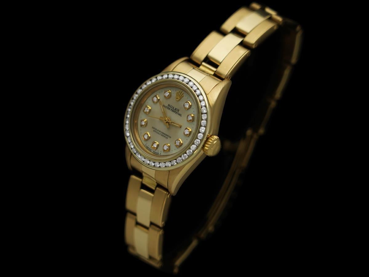 Rolex Ladies Oyster Perpetual 67197 Watch - Or 18K, MOP & Diamonds Bon état - En vente à Suwanee, GA