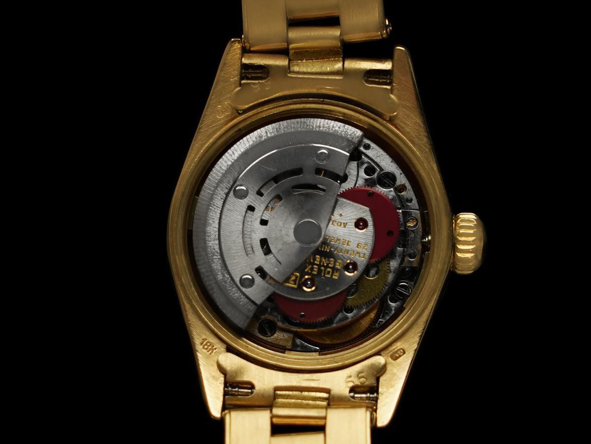 Rolex Ladies Oyster Perpetual 67197 Watch - Or 18K, MOP & Diamonds en vente 3