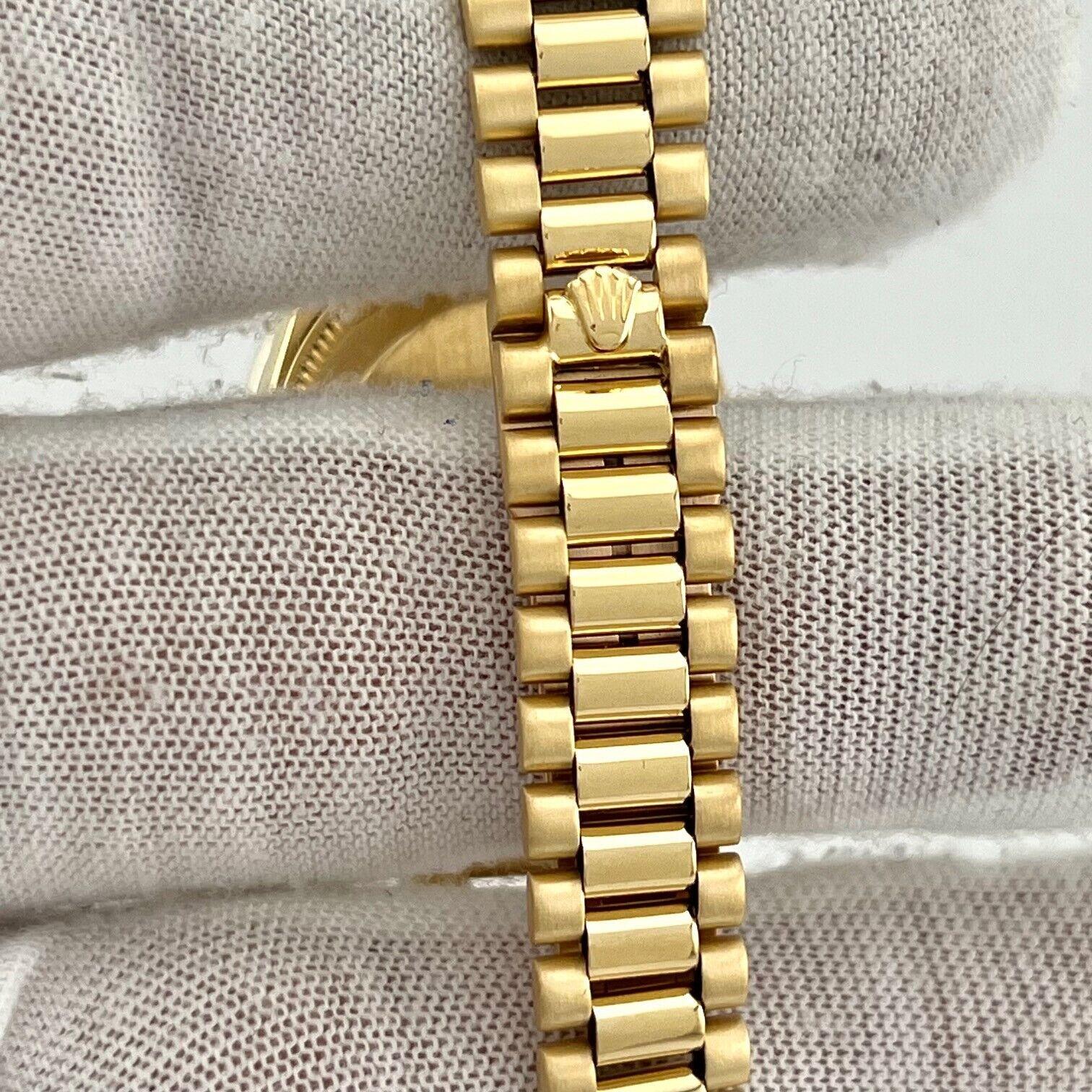 Número de estilo: 6917



De serie: 6600***



Año: 1981

 

Model No: Rolex Señoras Presidente 

 

Material de la caja: Oro amarillo de 18 quilates 

 

Banda: Oro amarillo de 18 quilates 

 

Bisel: Bisel de diamantes personalizado 

 

Esfera: