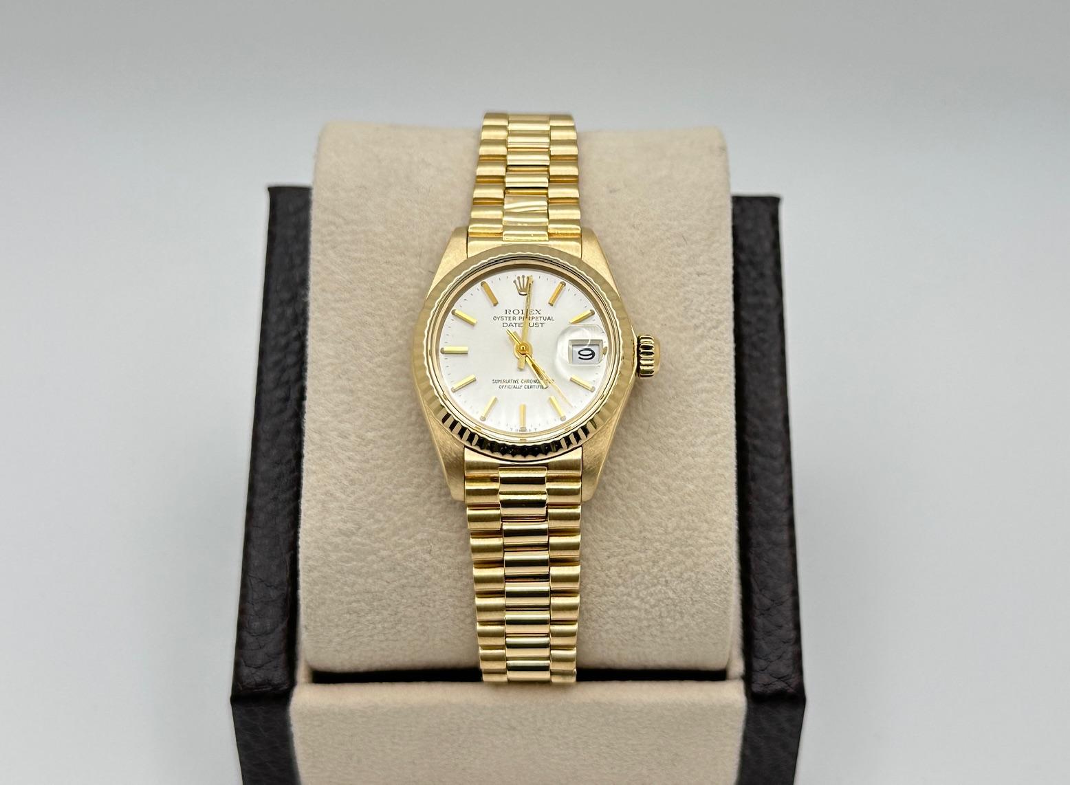 Número de estilo: 6917



De serie: 6640***



Año: 1981

 

Model No: Rolex Señoras Presidente

 

Material de la caja: Oro amarillo de 18 quilates

 

Banda: Oro amarillo de 18 quilates

   

Bisel: Oro amarillo de 18 quilates

   

Esfera: