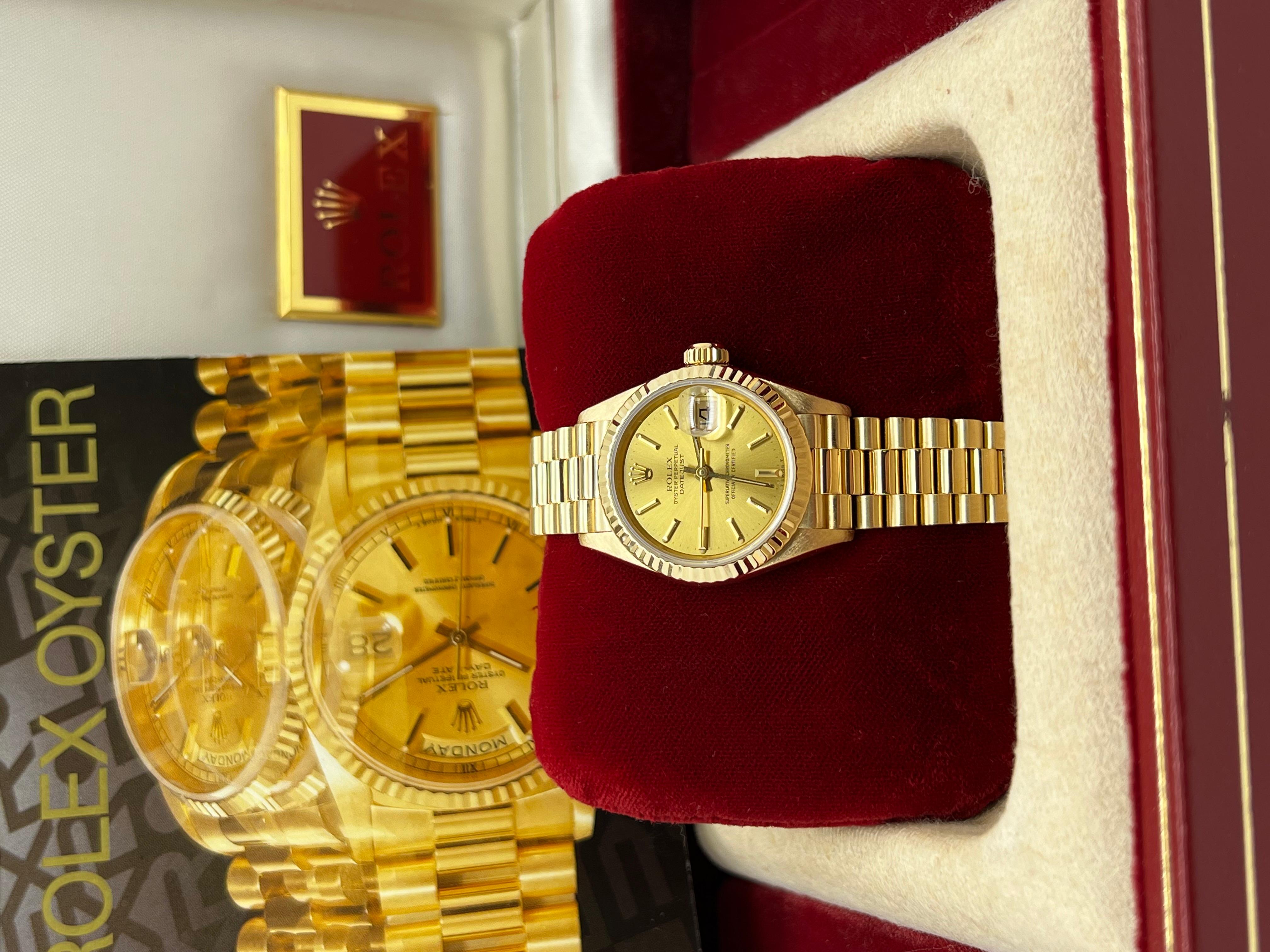 Stilnummer: 69178



Seriennummer: 8565***



Jahr: 1984

 

Modell: Damen Präsidentin

 

MATERIAL des Gehäuses: 18K Gelbgold

 

Band: 18K Gelbgold

  

Lünette: 18K Gelbgold

  

Zifferblatt: Champagner 

 

Gesicht: Saphirglas

 

Gehäusegröße: