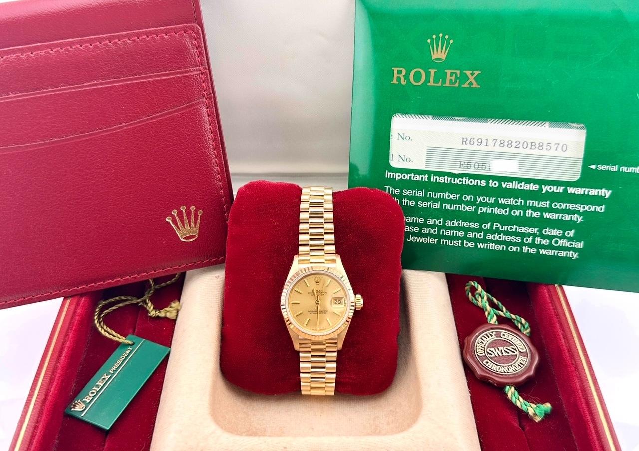 Numero di stile: 69178

Seriale: E505***

Anno: 1991

Model: Rolex Ladies President Datejust 

Materiale della cassa: Oro giallo 18 carati

Fascia: oro giallo 18 carati

Lunetta: oro giallo 18 carati

Quadrante: Champagne 

Volto: Cristallo di