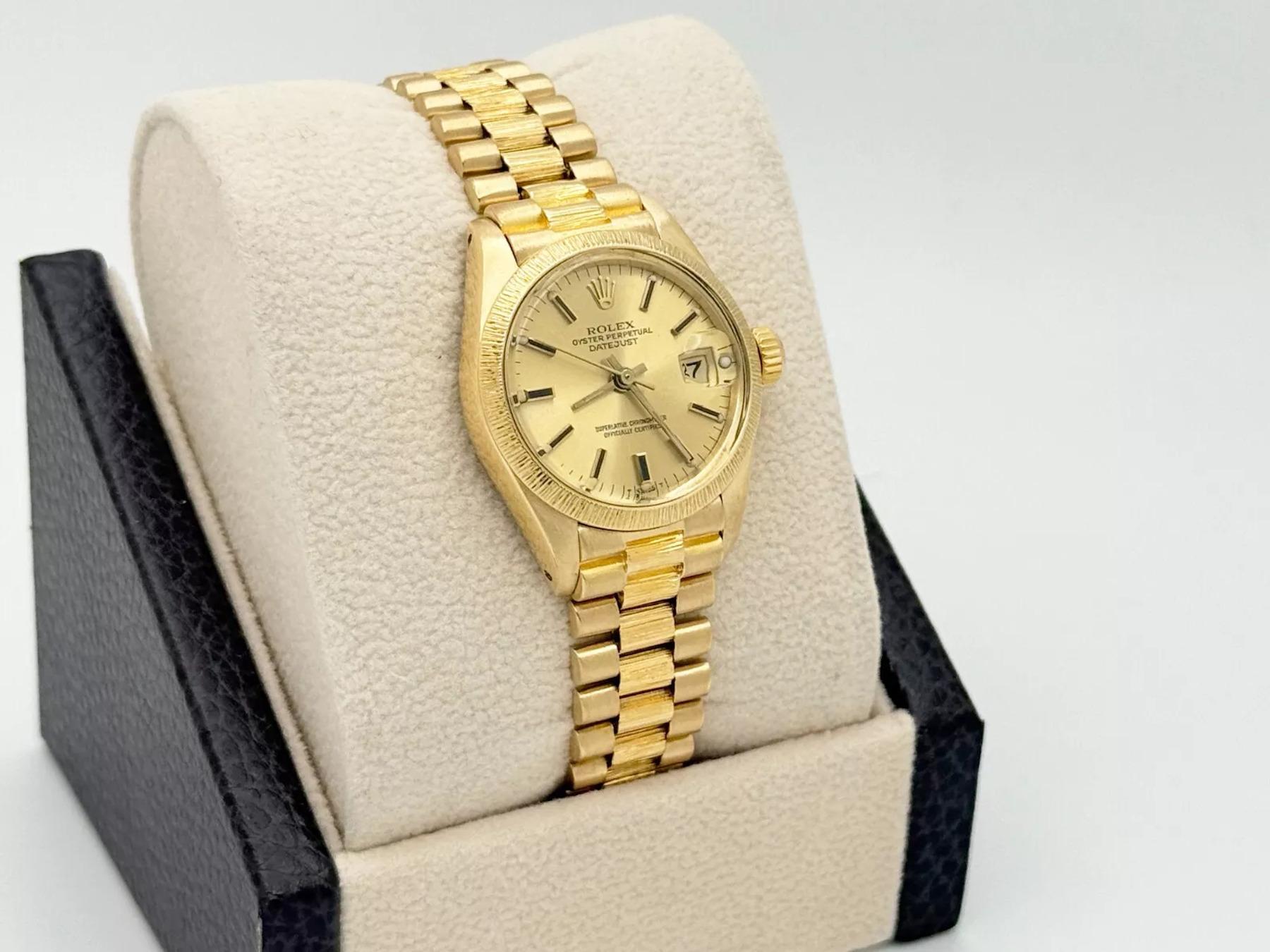 Rolex Ladies President Datejust 6927 Champagne Dial Bark Finish 18K Yellow Gold In Excellent Condition For Sale In San Diego, CA