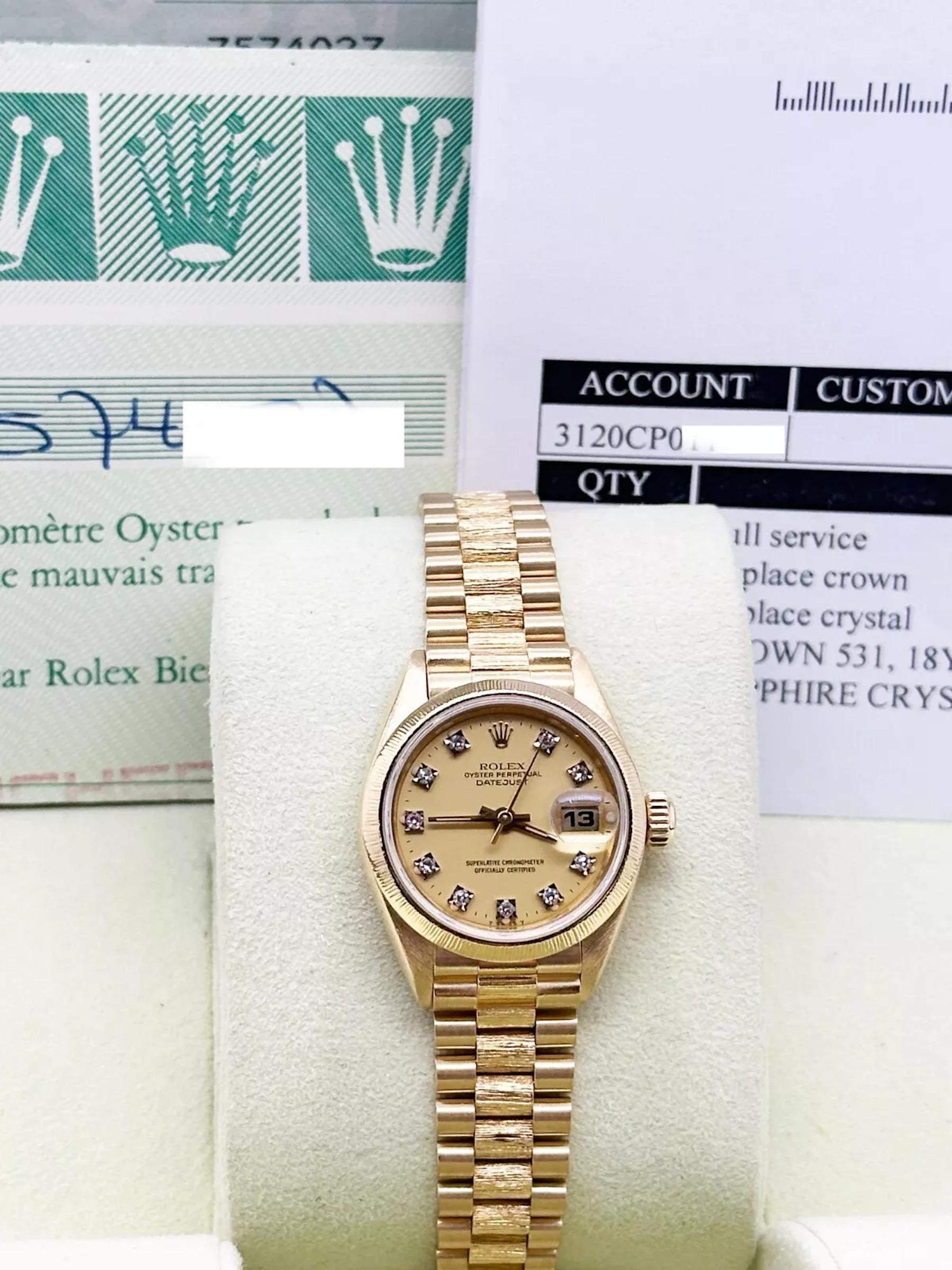 Número de modelo: 69278

De serie: 7574***

Año: 1984

Model No: Señoras Presidente

Material de la caja: Oro amarillo de 18 quilates

Brazalete: Oro Amarillo de 18 quilates Acabado Corteza

Bisel: Oro amarillo de 18 quilates con acabado de