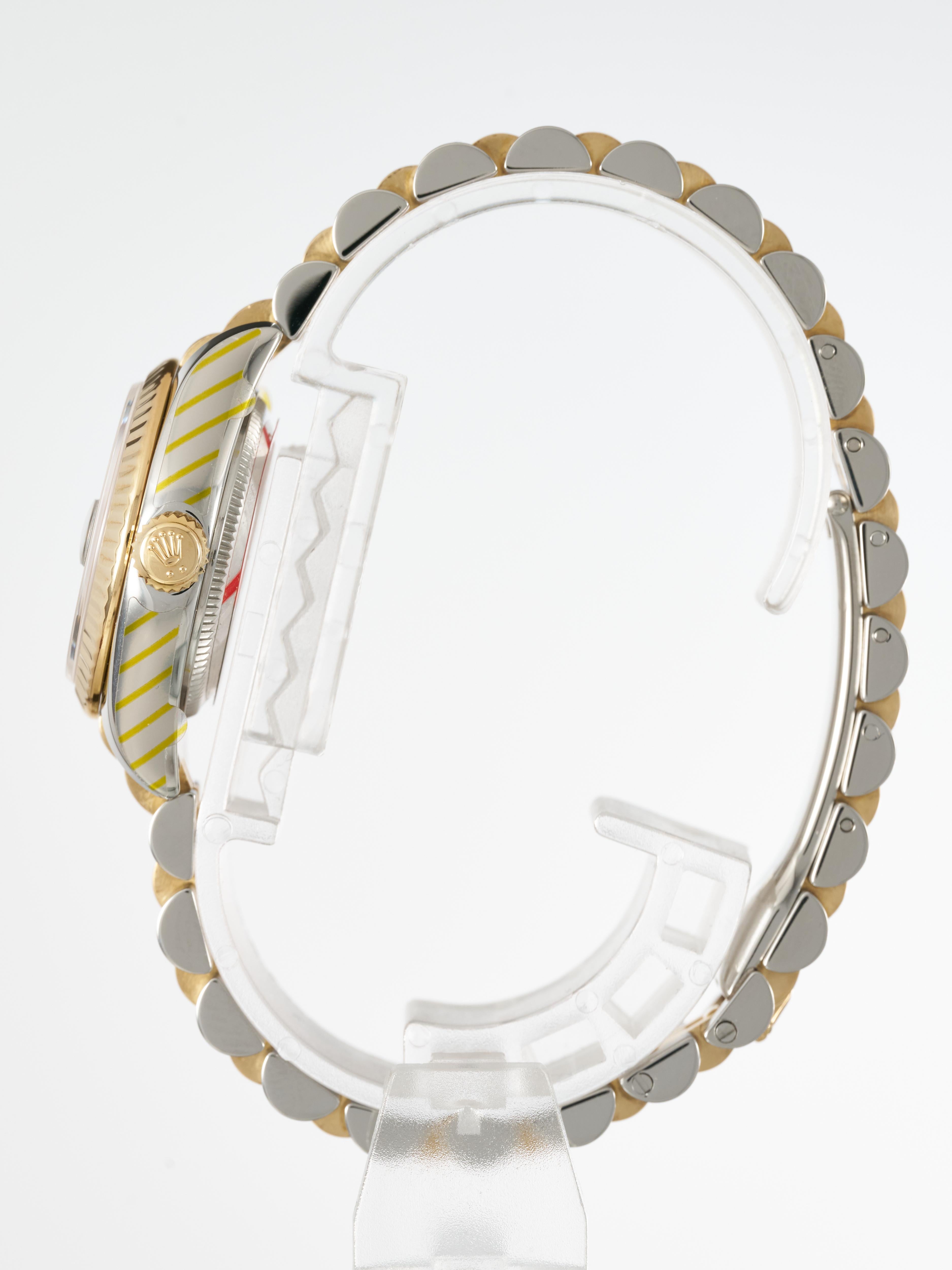Rolex 
Datejust Lady
Rollen oder 

Automatische Uhr


26-mm-Edelstahlgehäuse mit kannelierter Lünette aus 18 Karat Gelbgold

Original und sehr selten zu finden:
Factory Blue Sunburst Diamond Dot Zifferblatt 

18K Gelbgold & Stahl Jubiläumsarmband