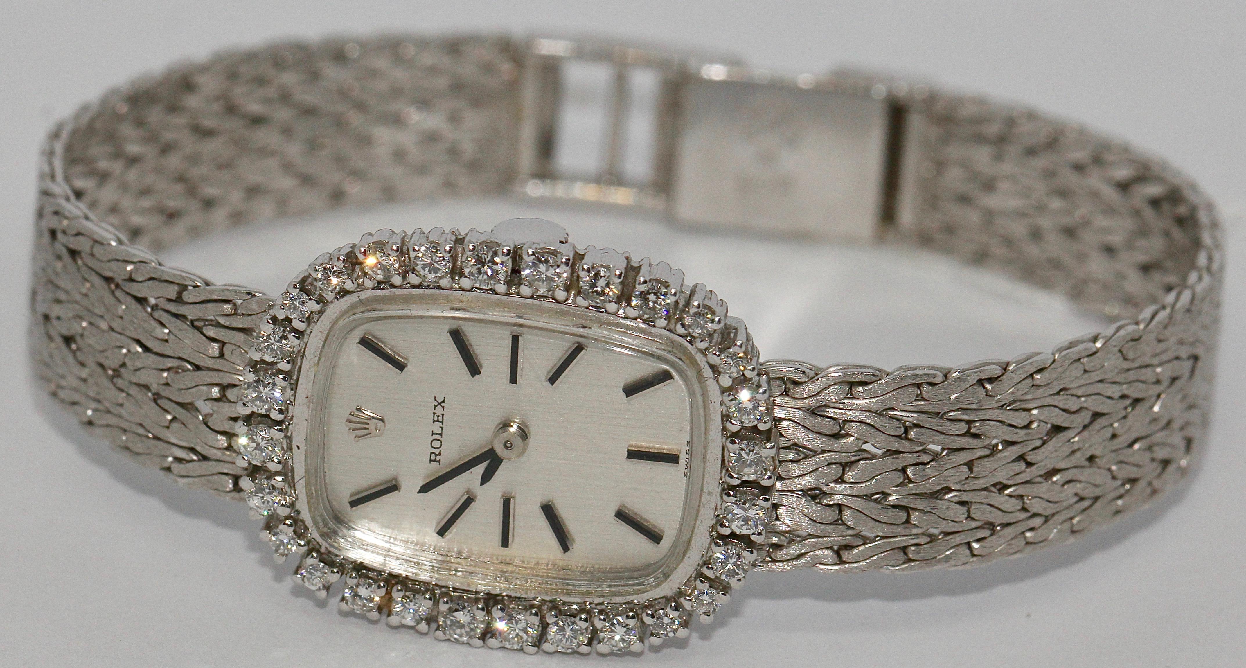 Elegant, fine and extremely rare Rolex ladies watch in 18 Karat white gold.

Manual wind movement.
Bezel with diamonds.

The watch comes with a certificate of authenticity.